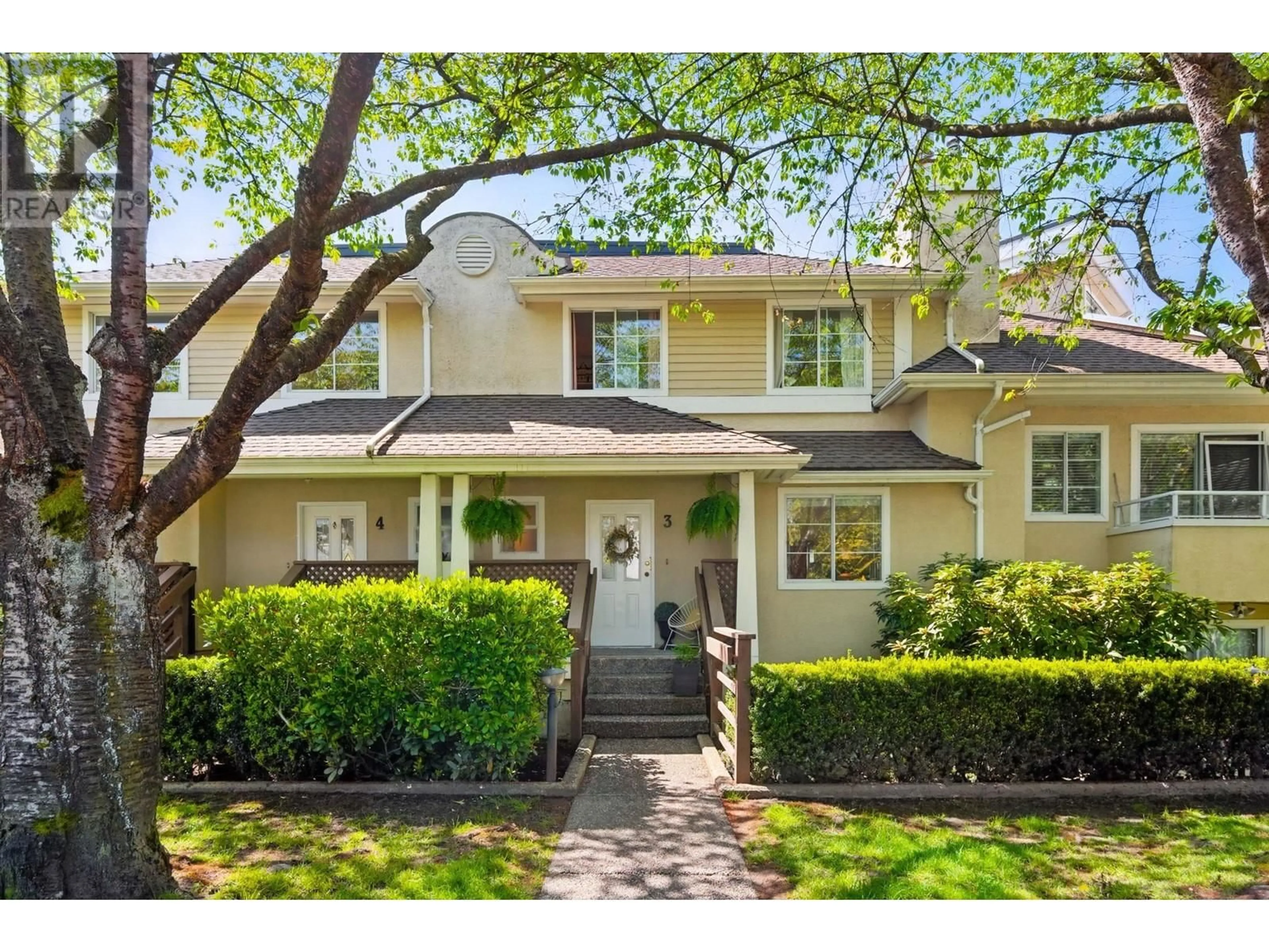 Home with vinyl exterior material, street for 3 - 249 4TH STREET, North Vancouver British Columbia V7L1J1