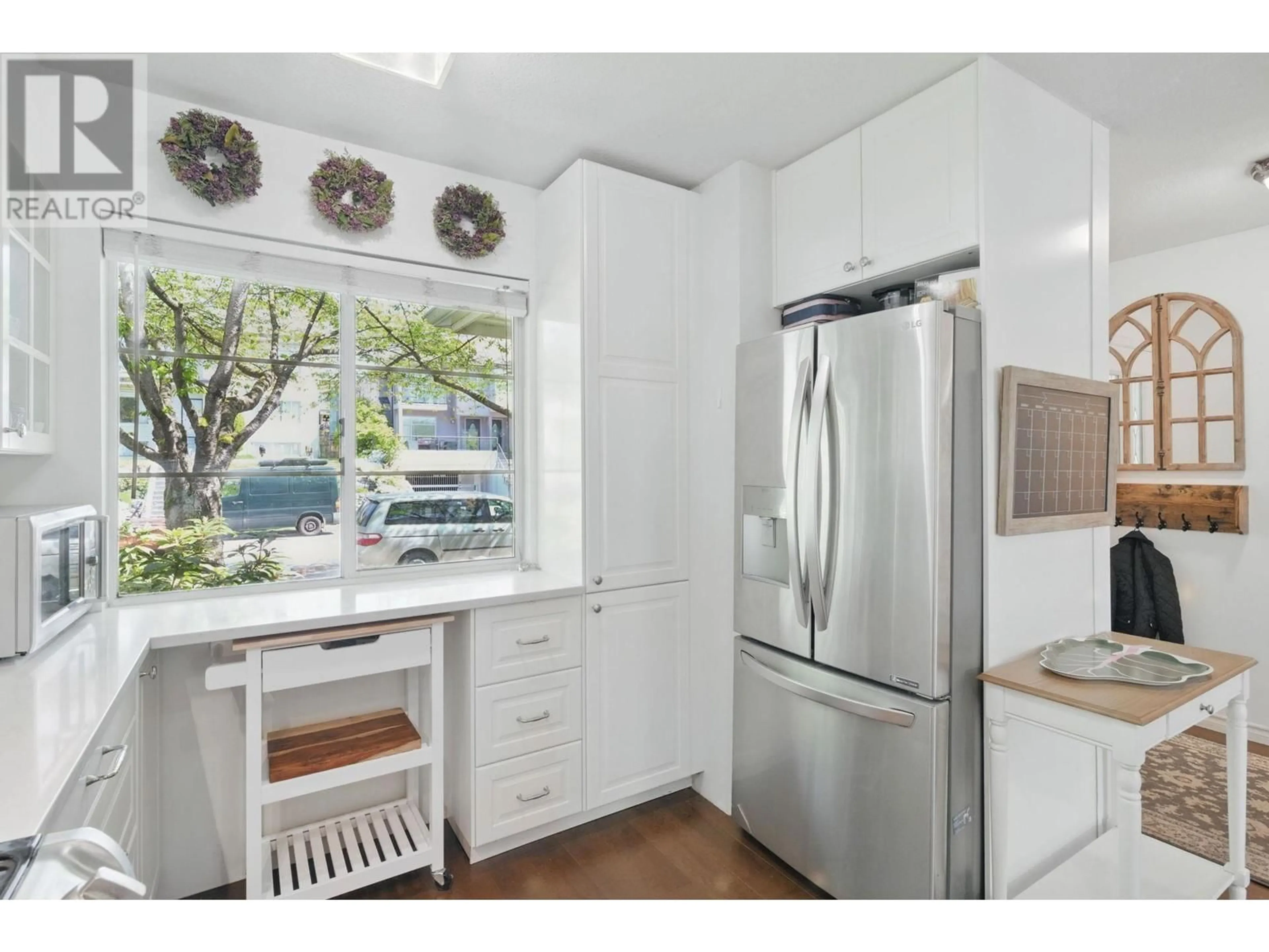 Standard kitchen, unknown for 3 - 249 4TH STREET, North Vancouver British Columbia V7L1J1