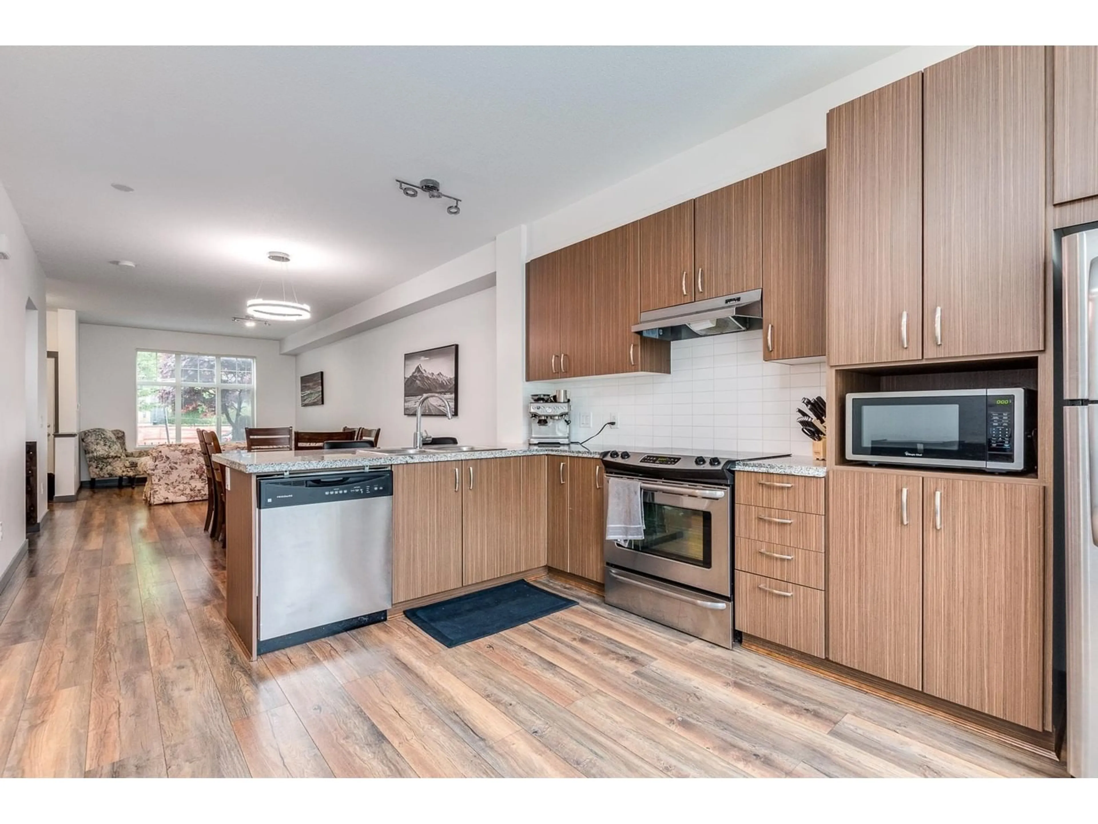 Open concept kitchen, wood/laminate floor for 7 - 31125 WESTRIDGE, Abbotsford British Columbia V2T0B9