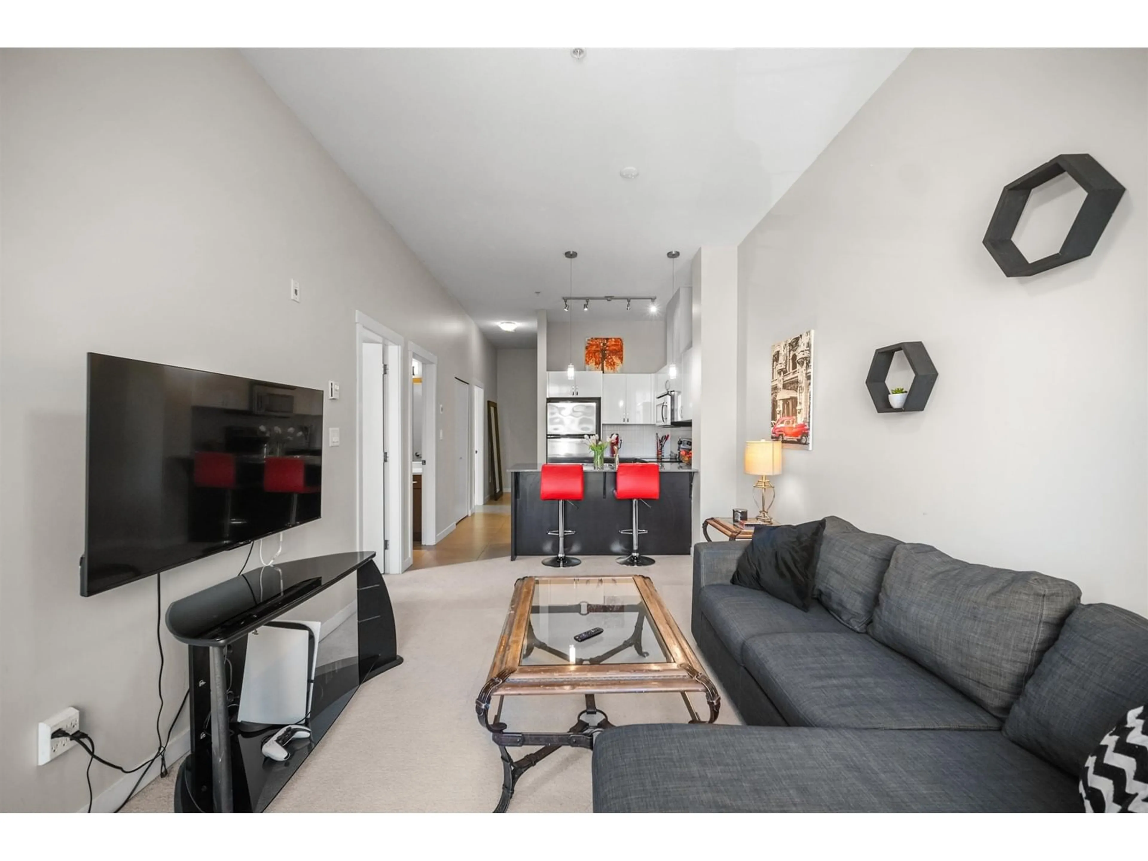 Living room with furniture, unknown for 522 - 13789 107A, Surrey British Columbia V3T0B8