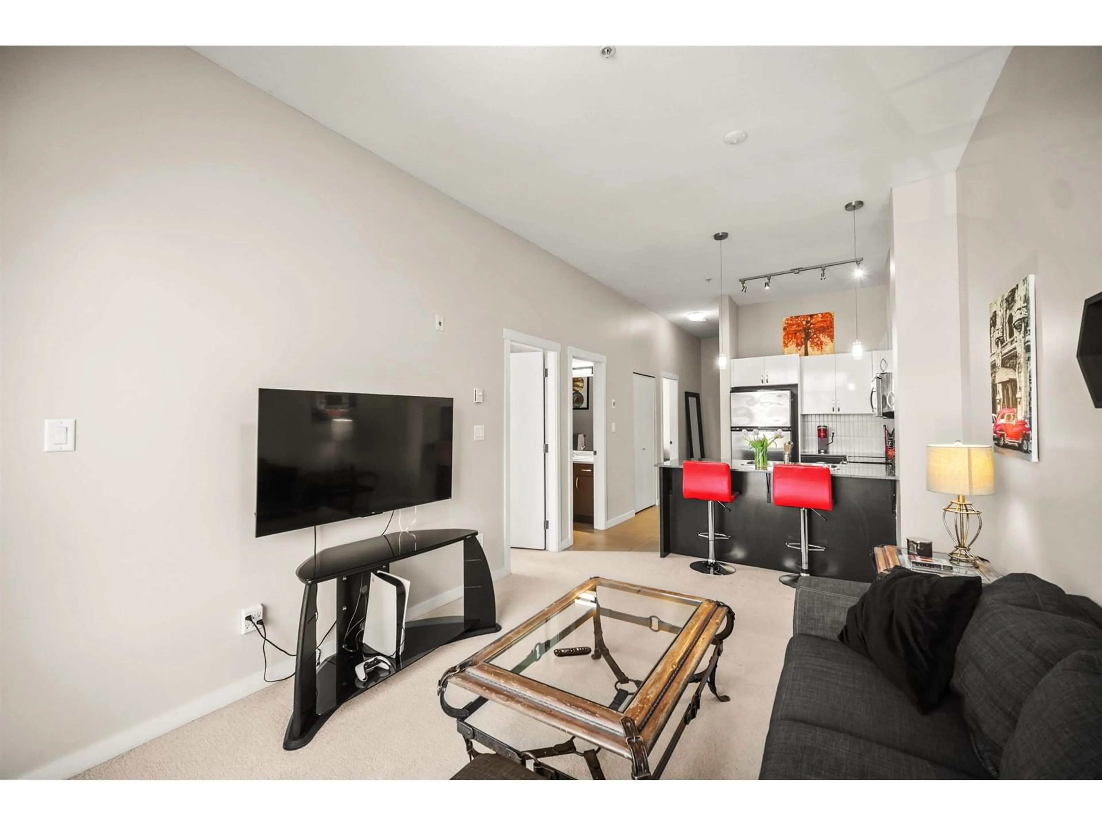 Living room with furniture, unknown for 522 - 13789 107A, Surrey British Columbia V3T0B8