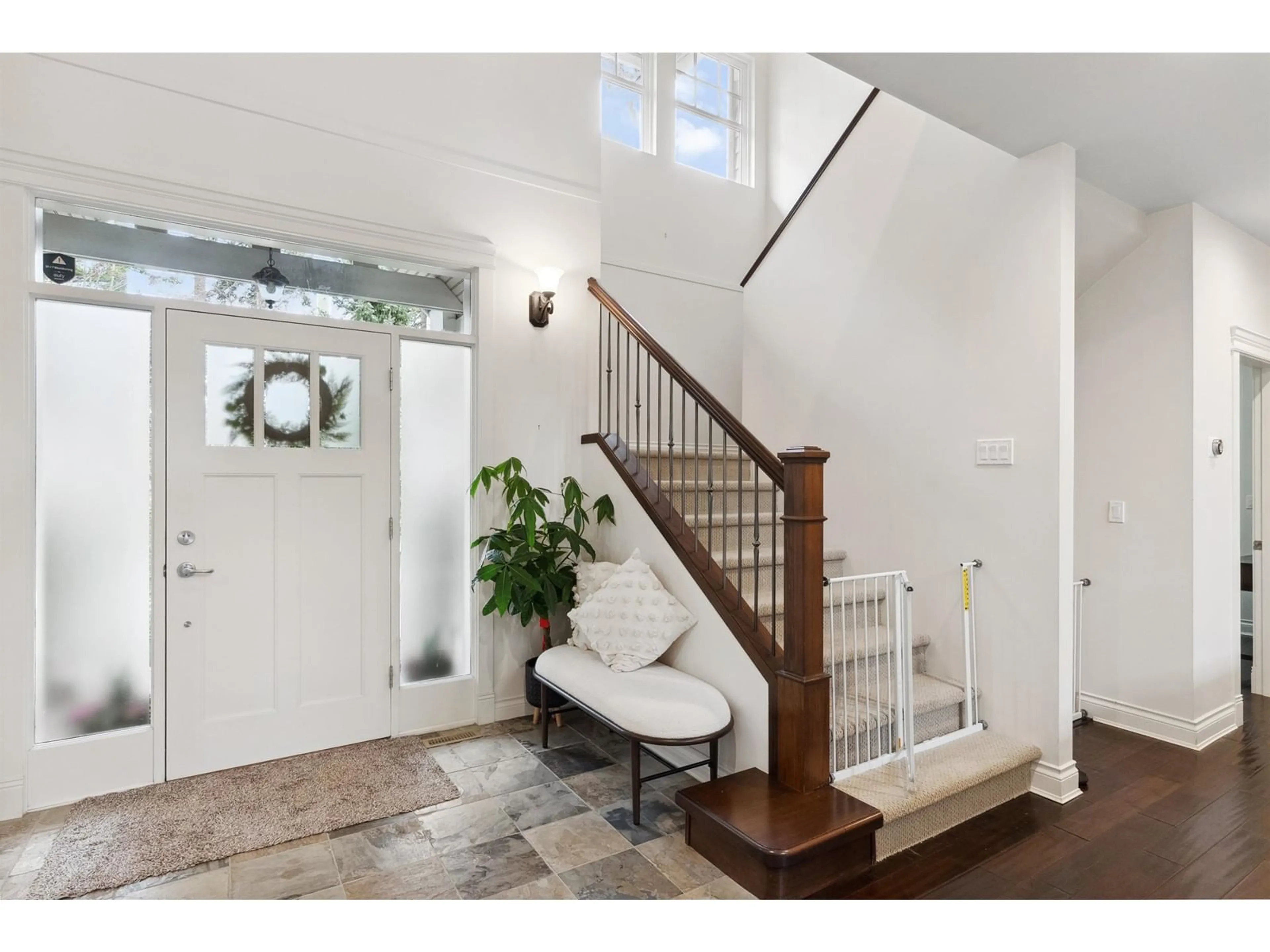 Indoor entryway for 2072 128, Surrey British Columbia V4A3V6