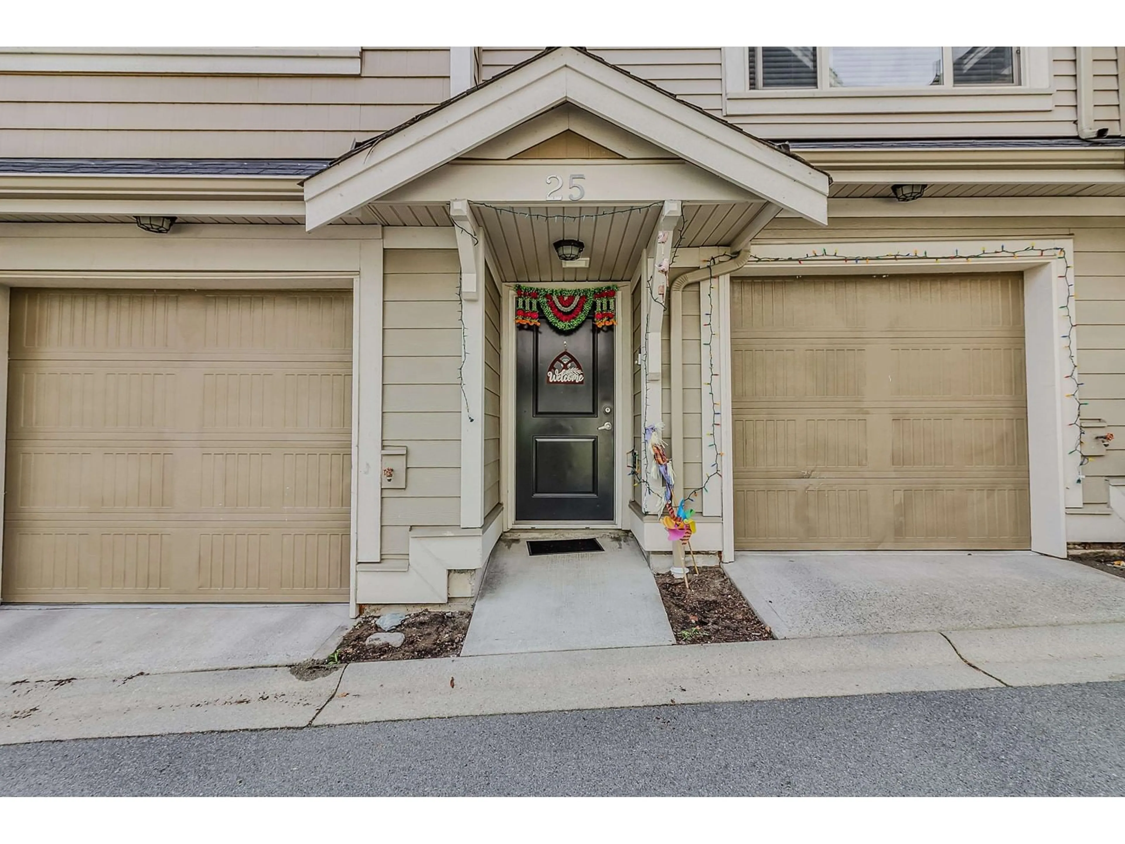 Indoor entryway for 25 - 19097 64, Surrey British Columbia V3S6X5