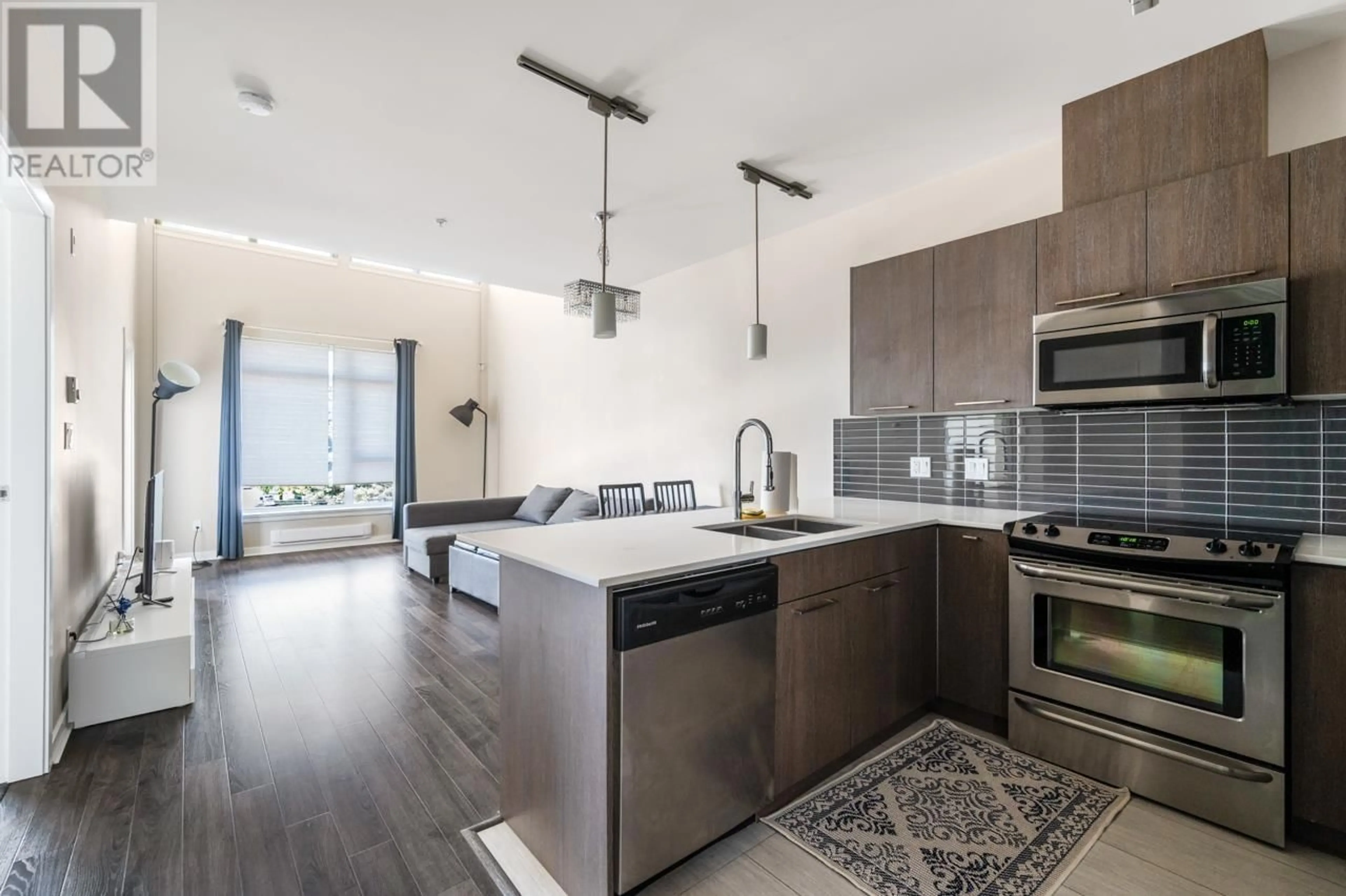 Open concept kitchen, ceramic/tile floor for PH7 - 5248 GRIMMER STREET, Burnaby British Columbia V5H0E1