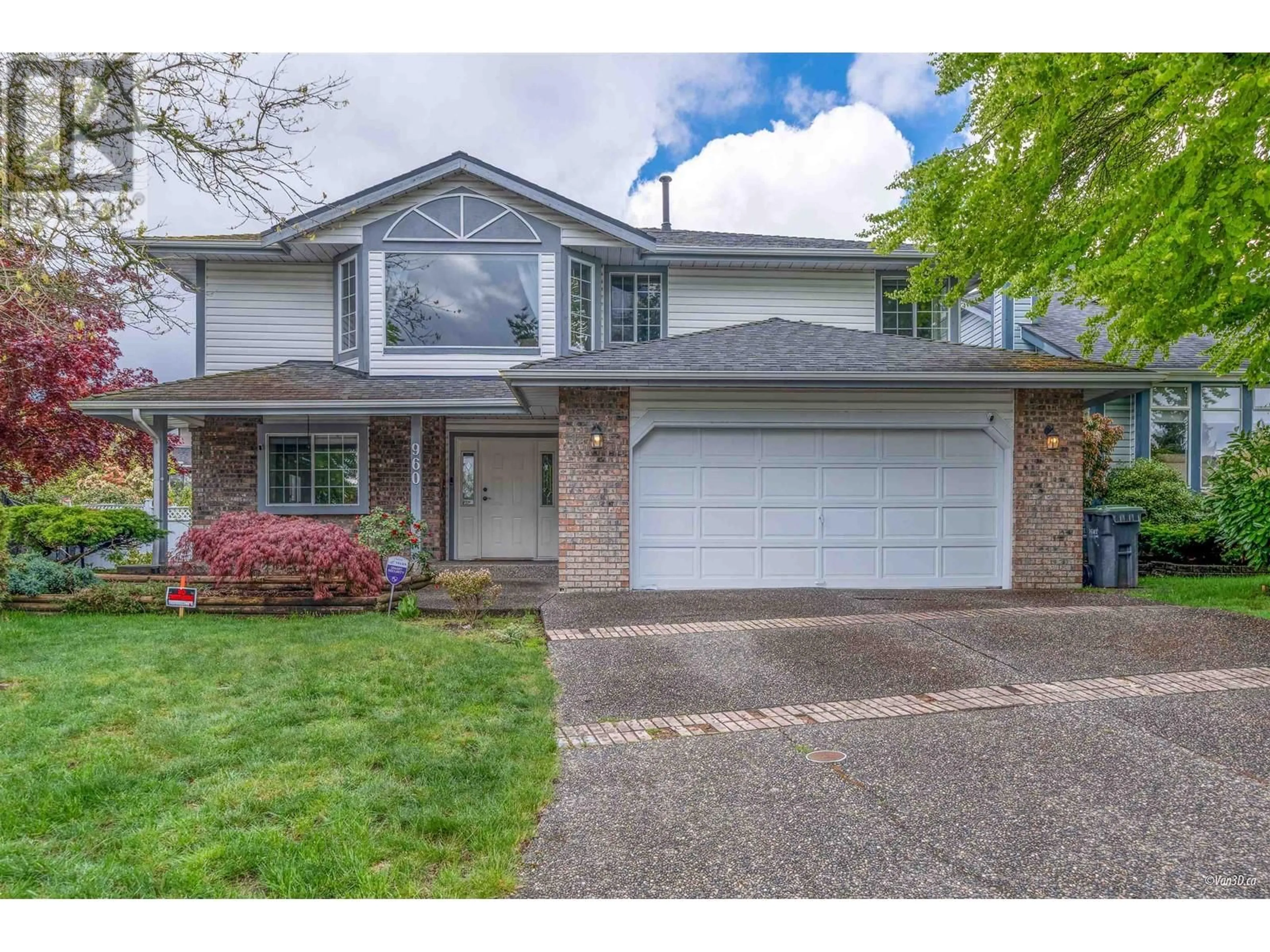 Home with vinyl exterior material, street for 960 GOVERNOR COURT, Port Coquitlam British Columbia V3C5P4