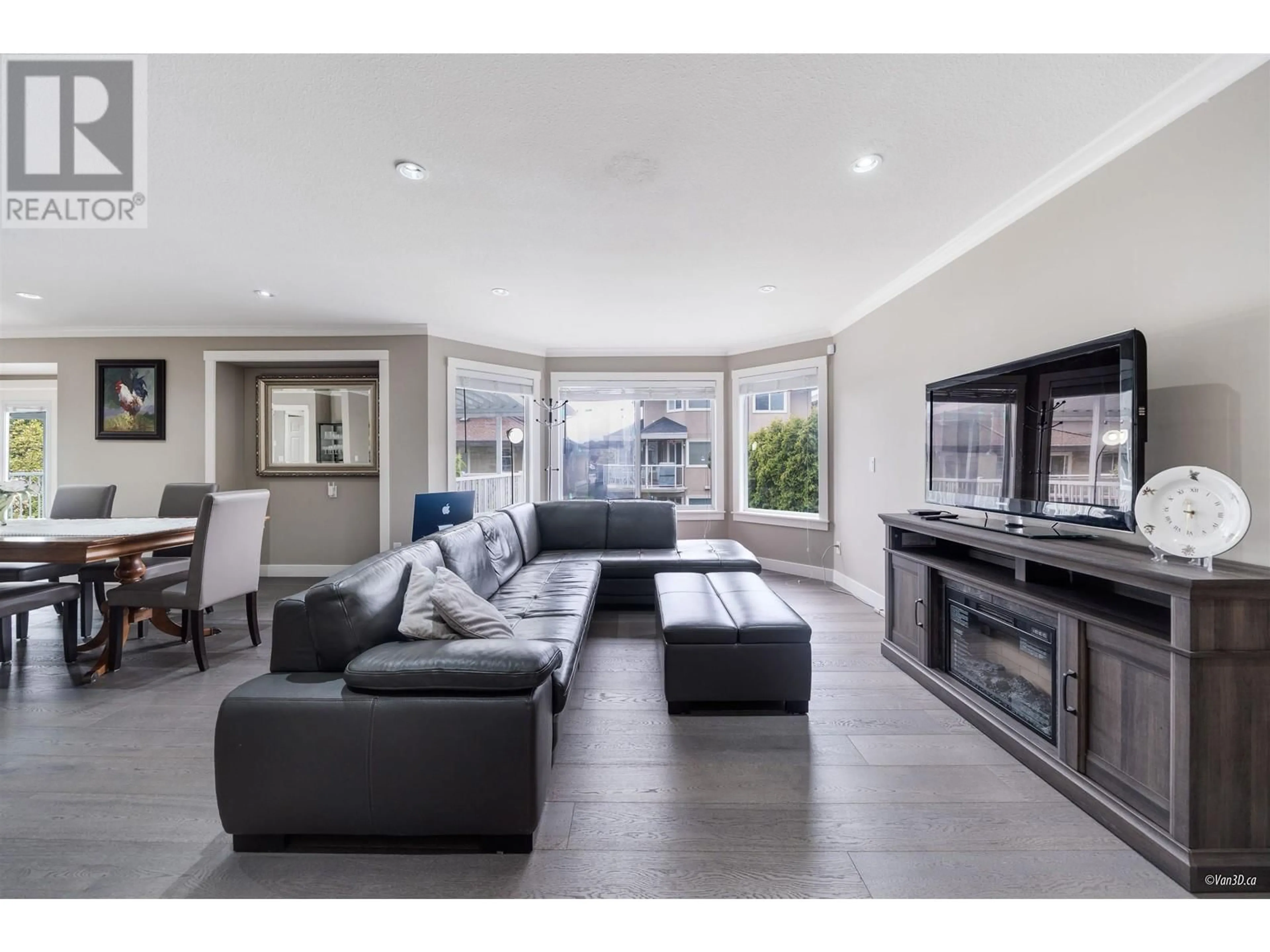 Living room with furniture, unknown for 960 GOVERNOR COURT, Port Coquitlam British Columbia V3C5P4