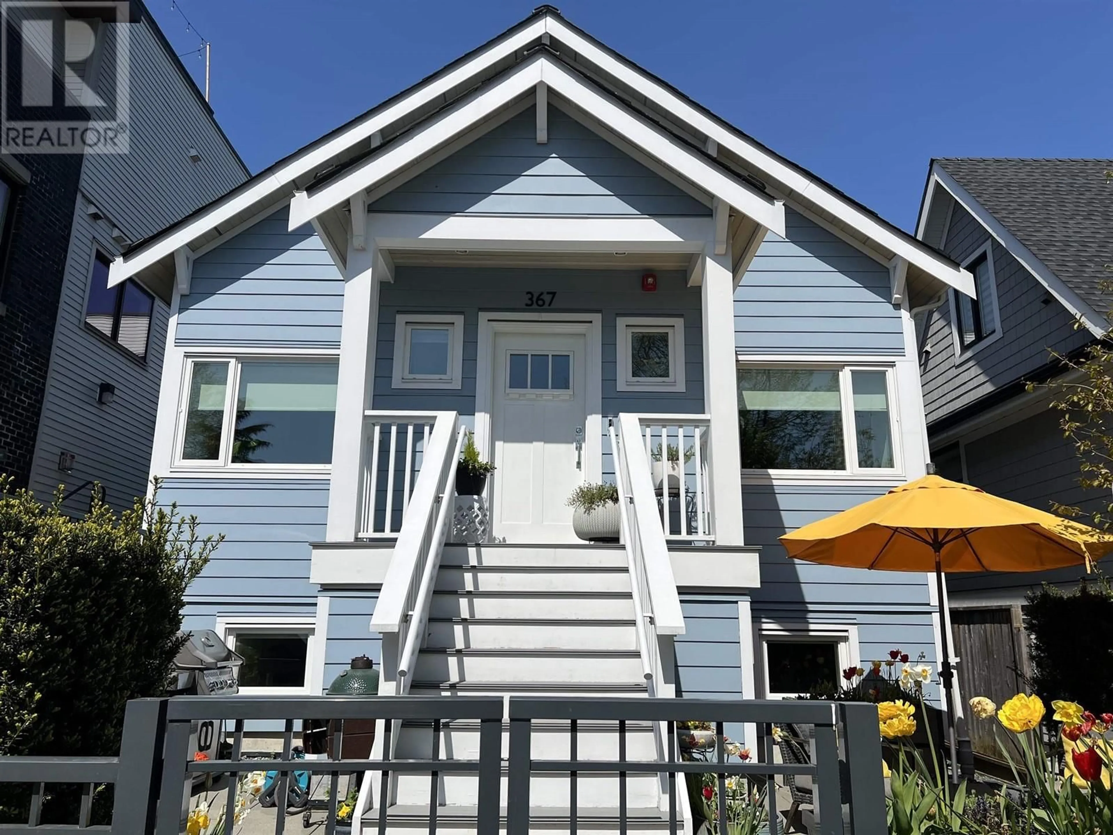 Home with vinyl exterior material, street for 367 16TH AVENUE, Vancouver British Columbia V5T2T7