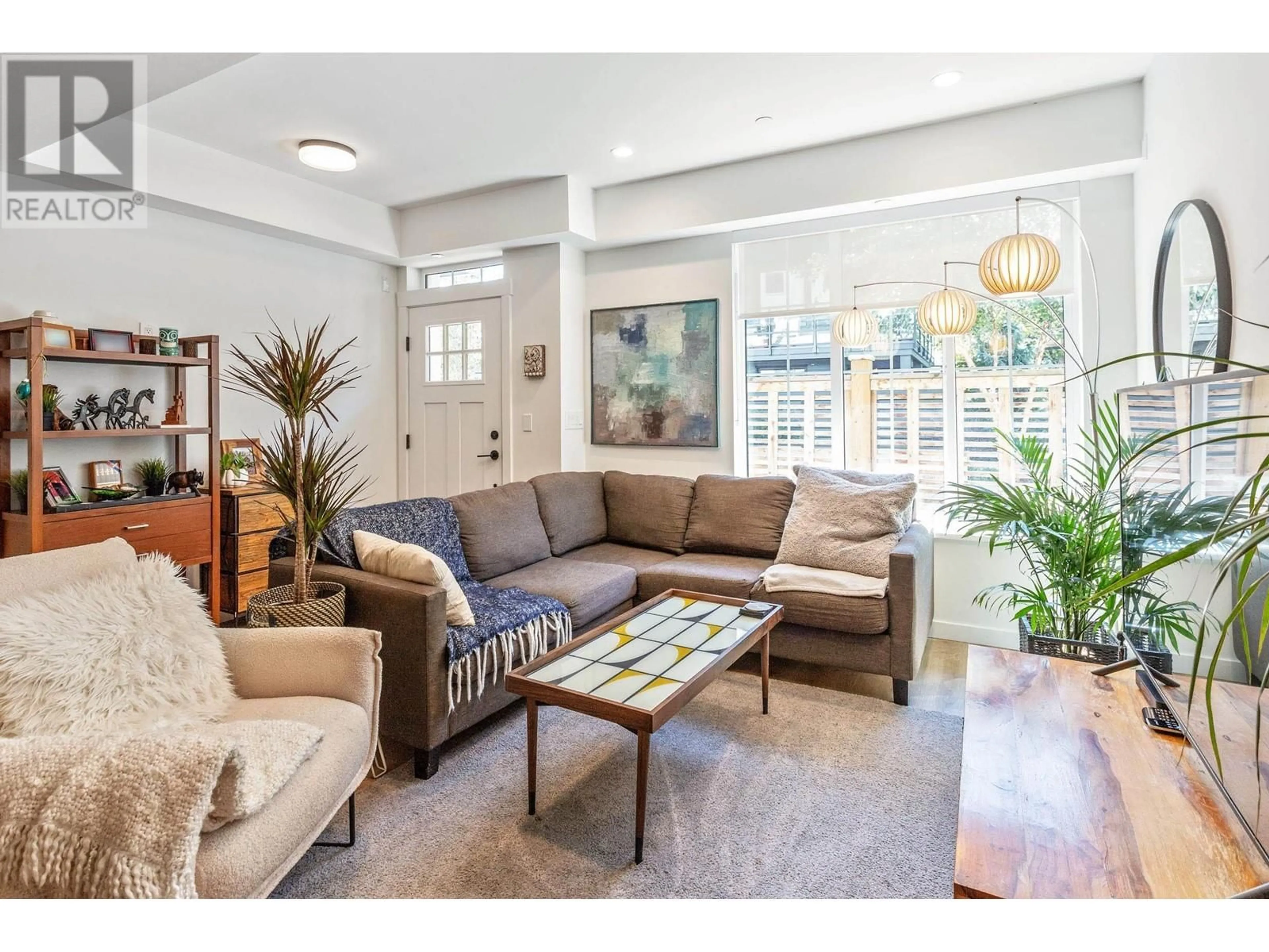 Living room with furniture, unknown for 6 - 237 RIDGEWAY AVENUE, North Vancouver British Columbia V7L0H6