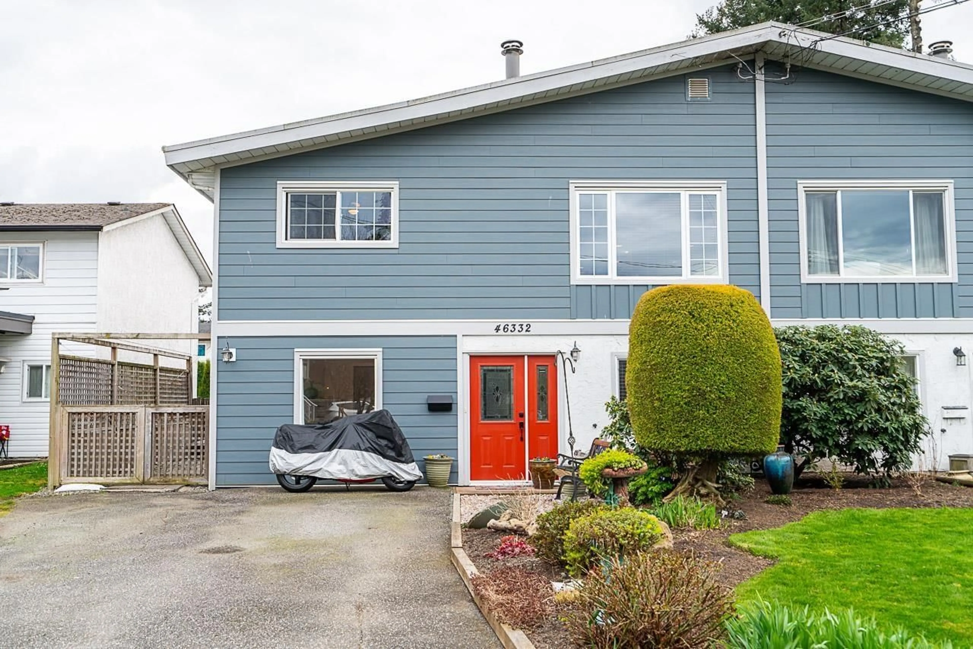 Home with vinyl exterior material, street for 46332 MCCAFFREY BOULEVARD, Chilliwack British Columbia V2P1E1