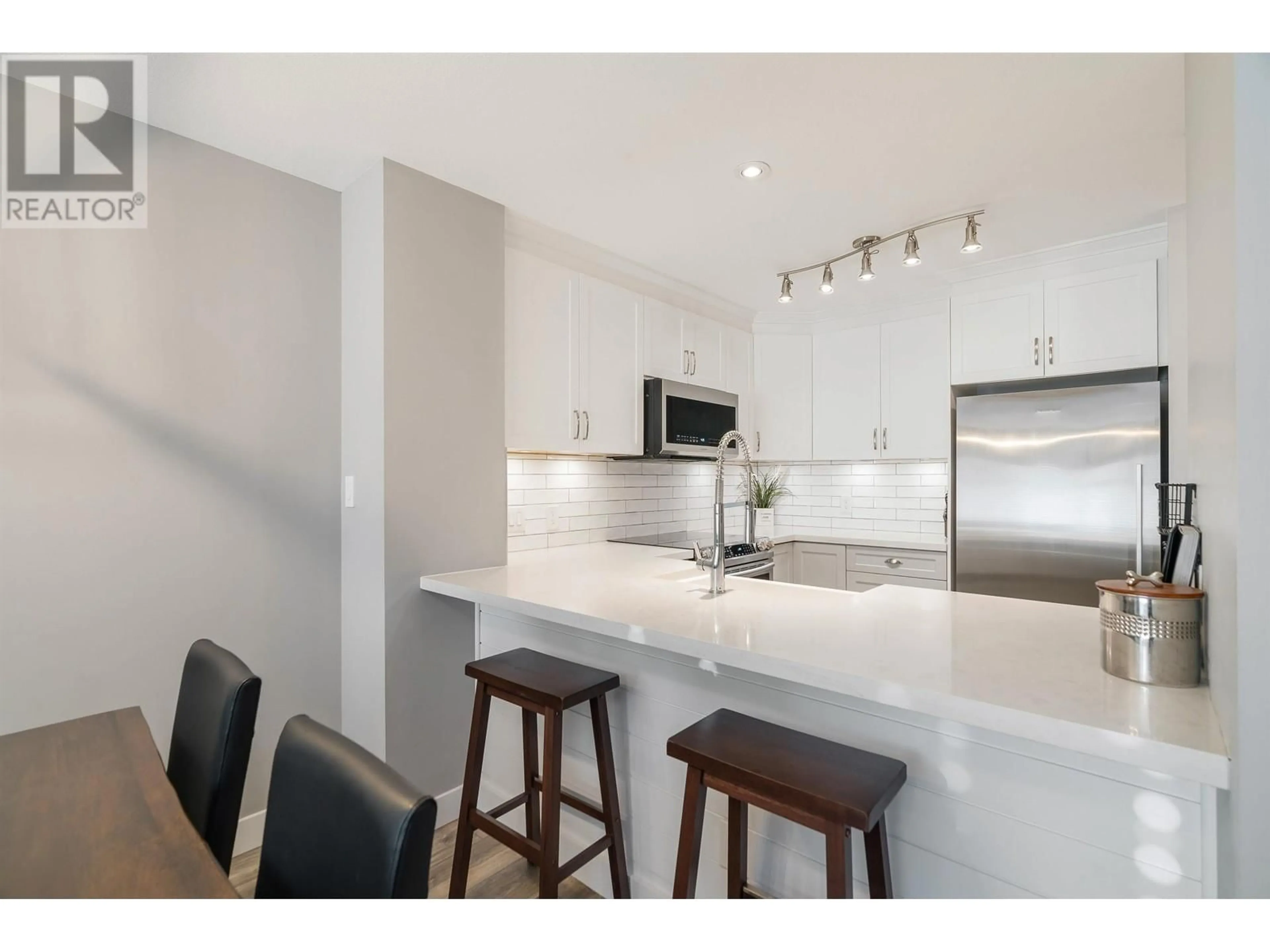 Open concept kitchen, unknown for 407 - 675 PARK CRESCENT, New Westminster British Columbia V3L5W4