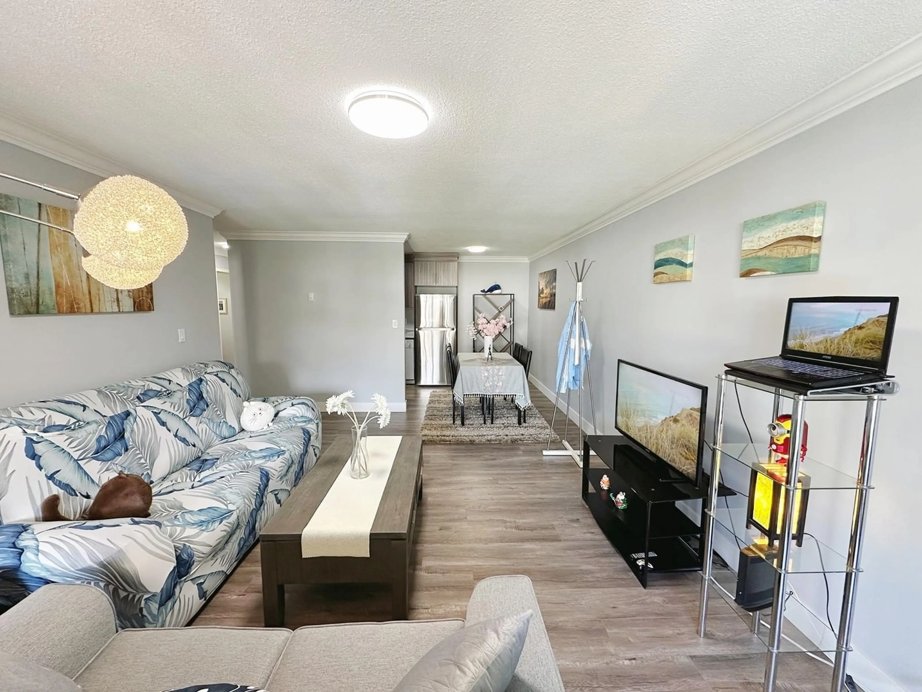 Living room with furniture, wood/laminate floor for 317 - 32175 OLD YALE, Abbotsford British Columbia V2T2C8