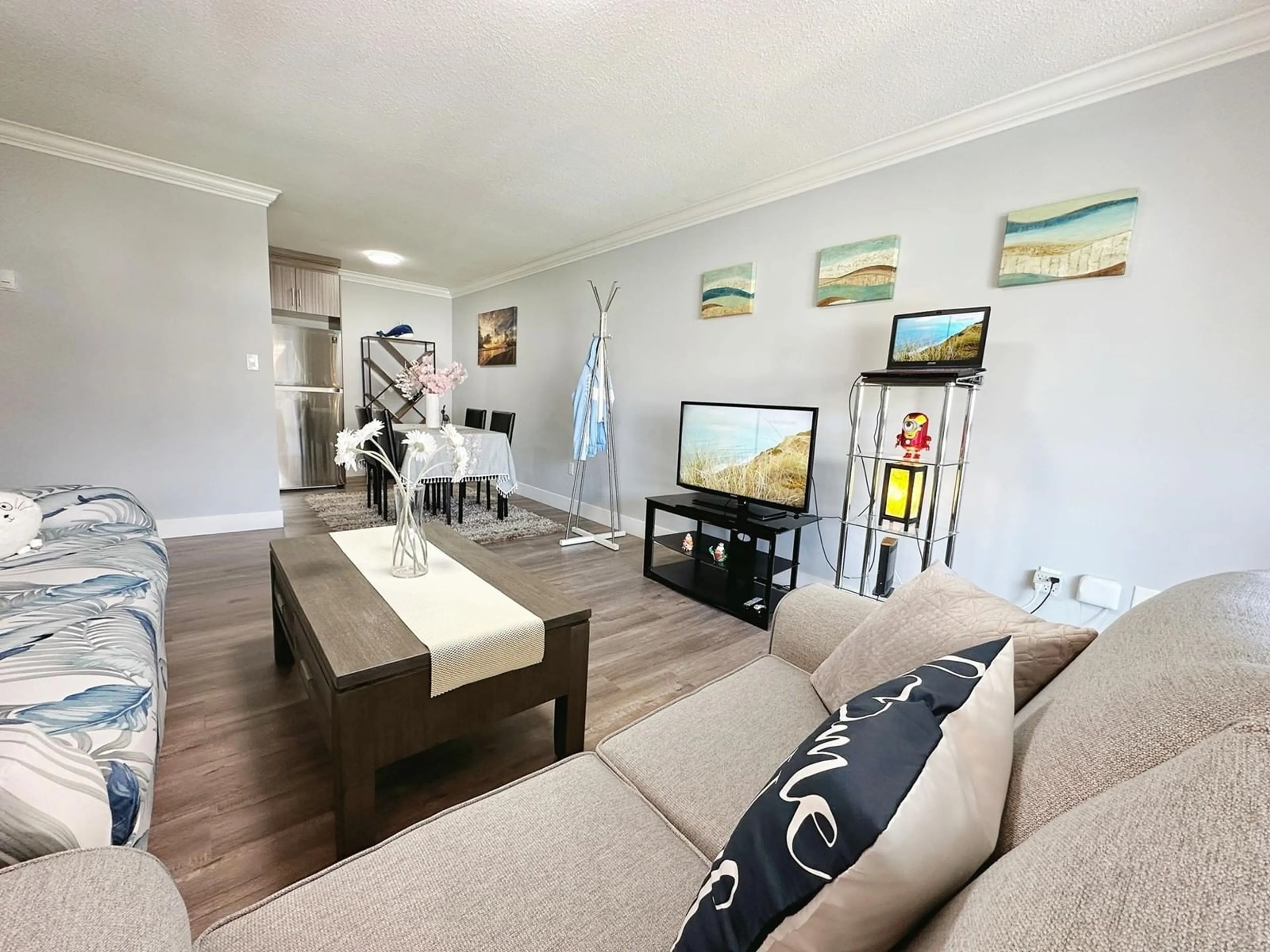 Living room with furniture, unknown for 317 - 32175 OLD YALE, Abbotsford British Columbia V2T2C8