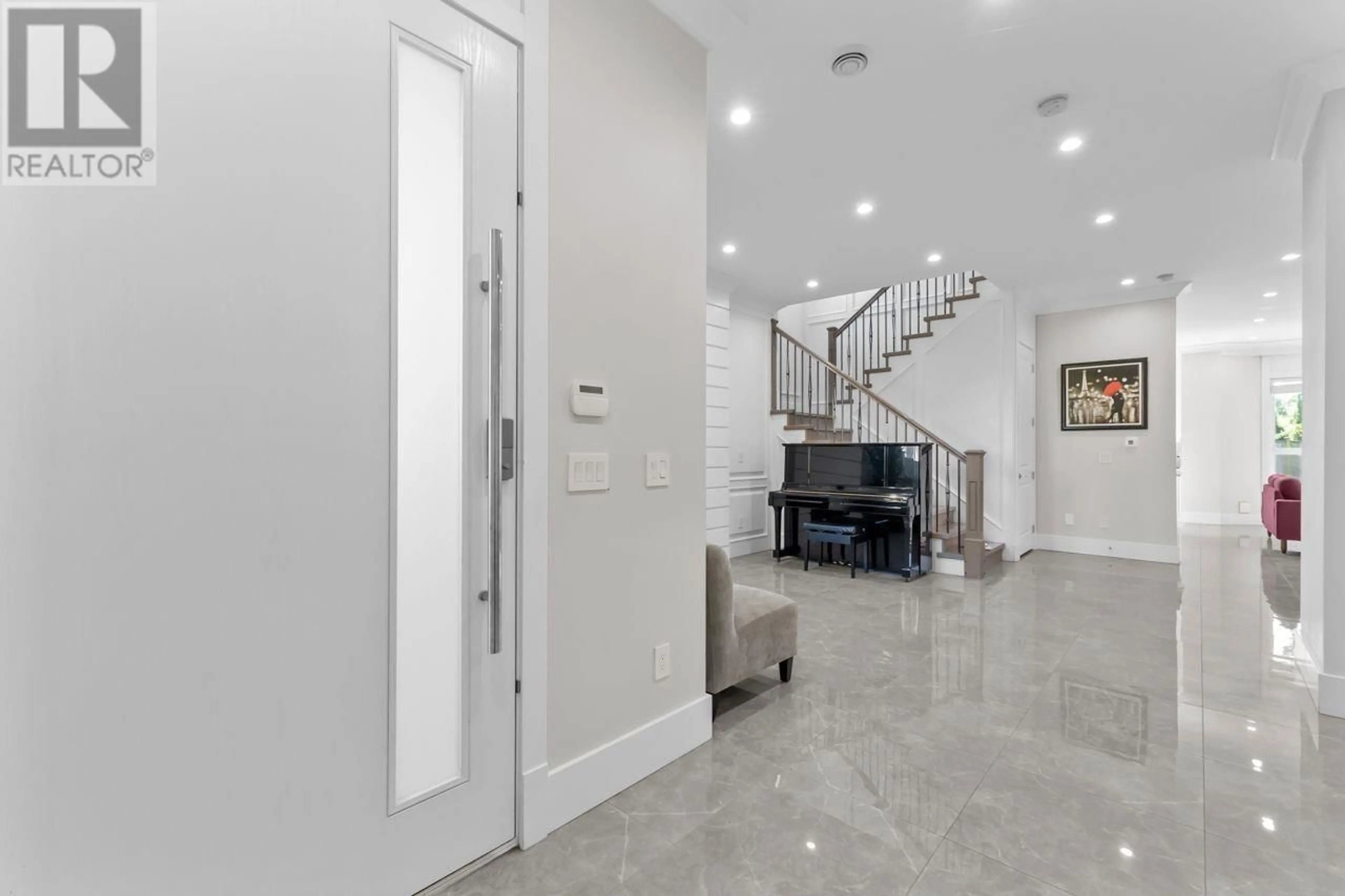 Indoor foyer for 9771 SEALILY PLACE, Richmond British Columbia V7A3Y1