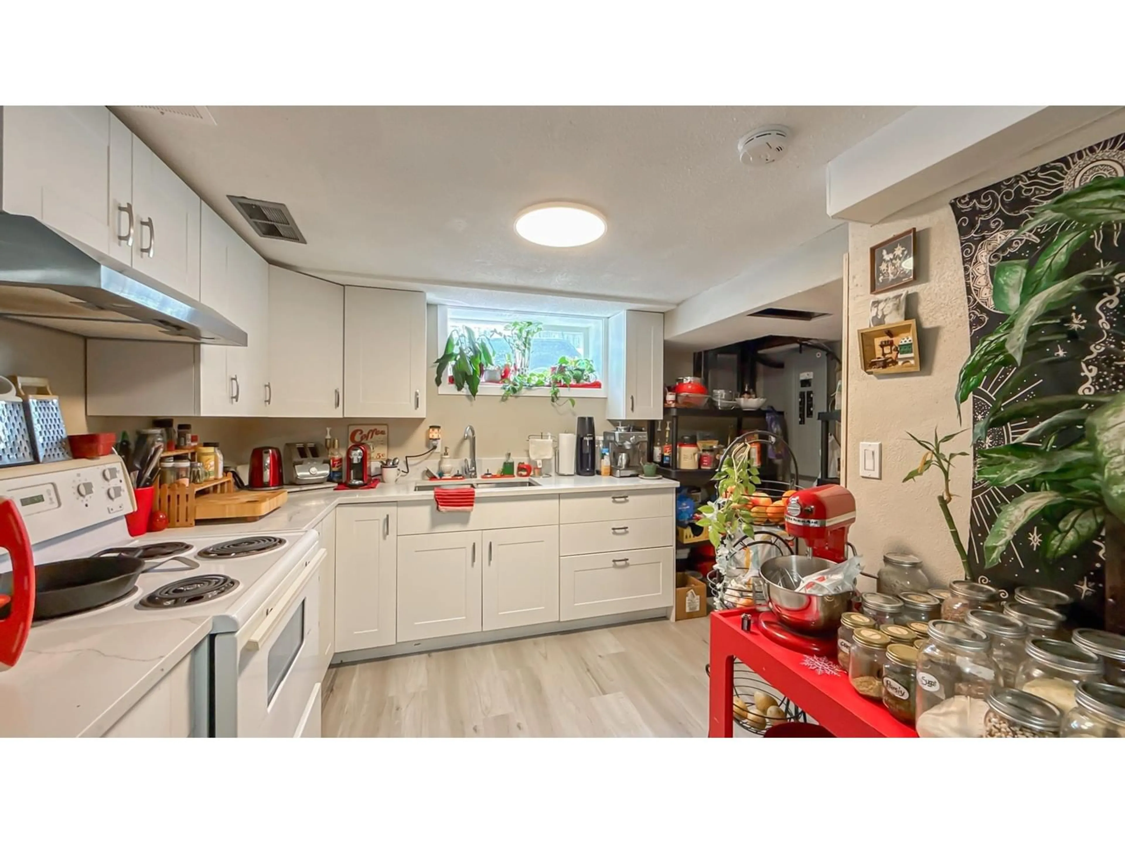 Open concept kitchen, ceramic/tile floor for 9762 CORBOULD STREET, Chilliwack British Columbia V2P4B5