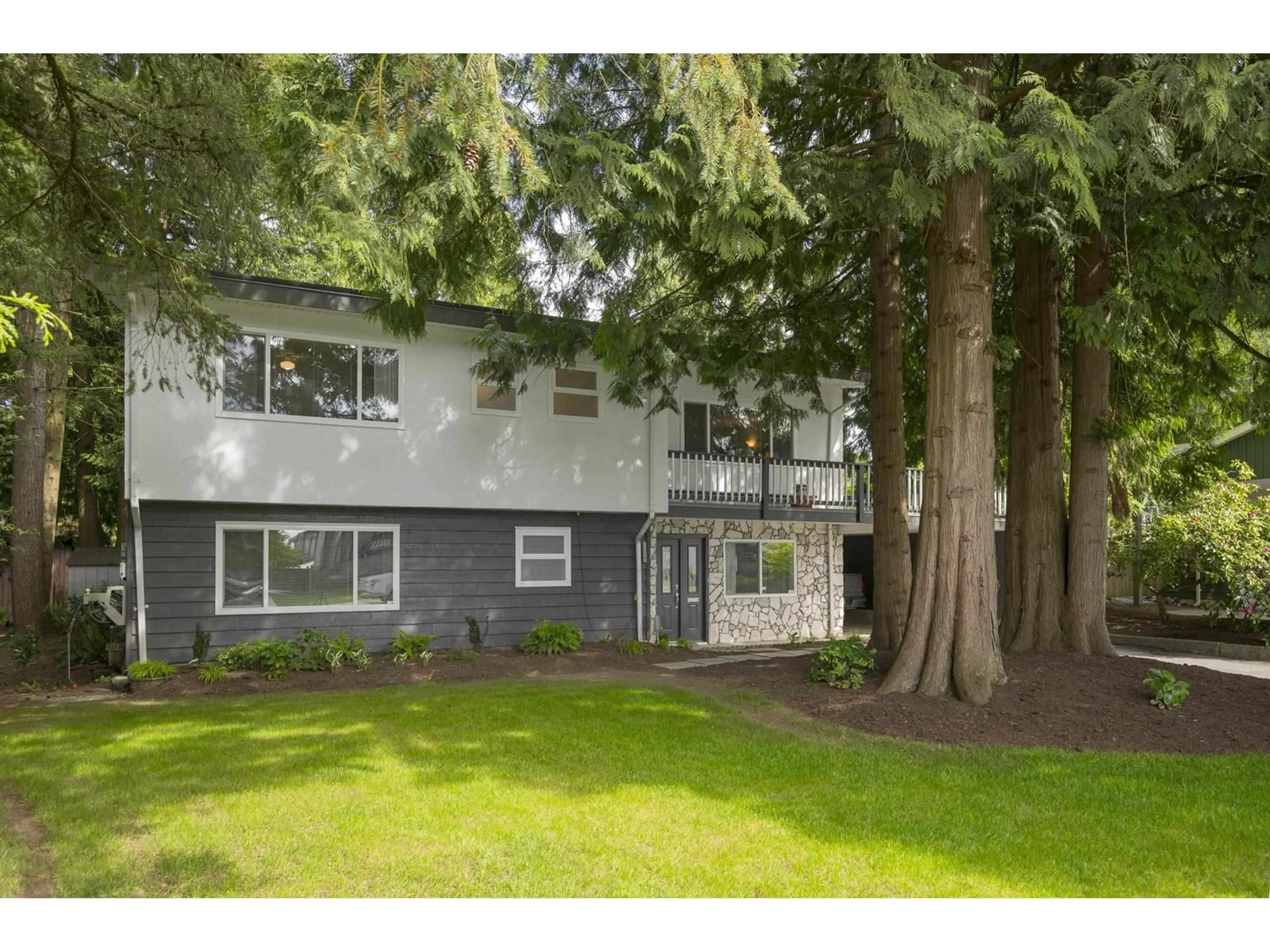 Home with vinyl exterior material, unknown for 4870 201, Langley British Columbia V3A1P4