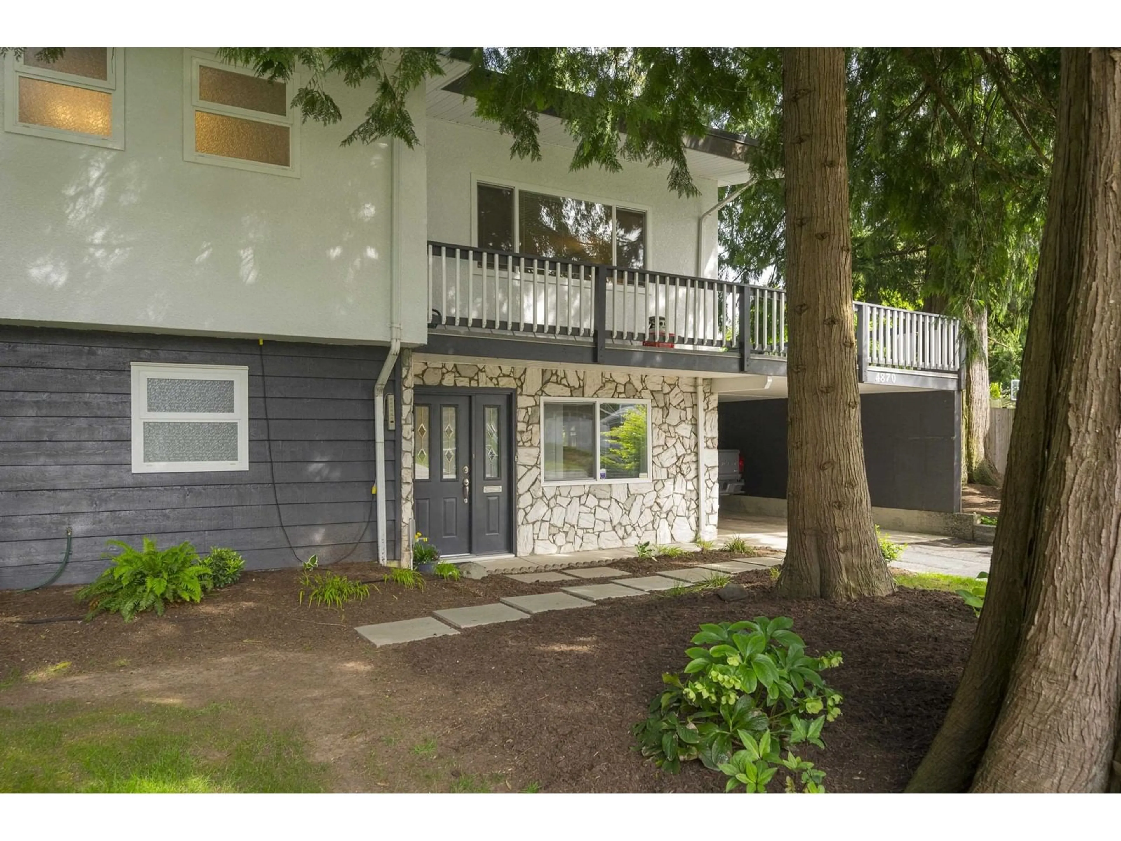 Patio, street for 4870 201, Langley British Columbia V3A1P4