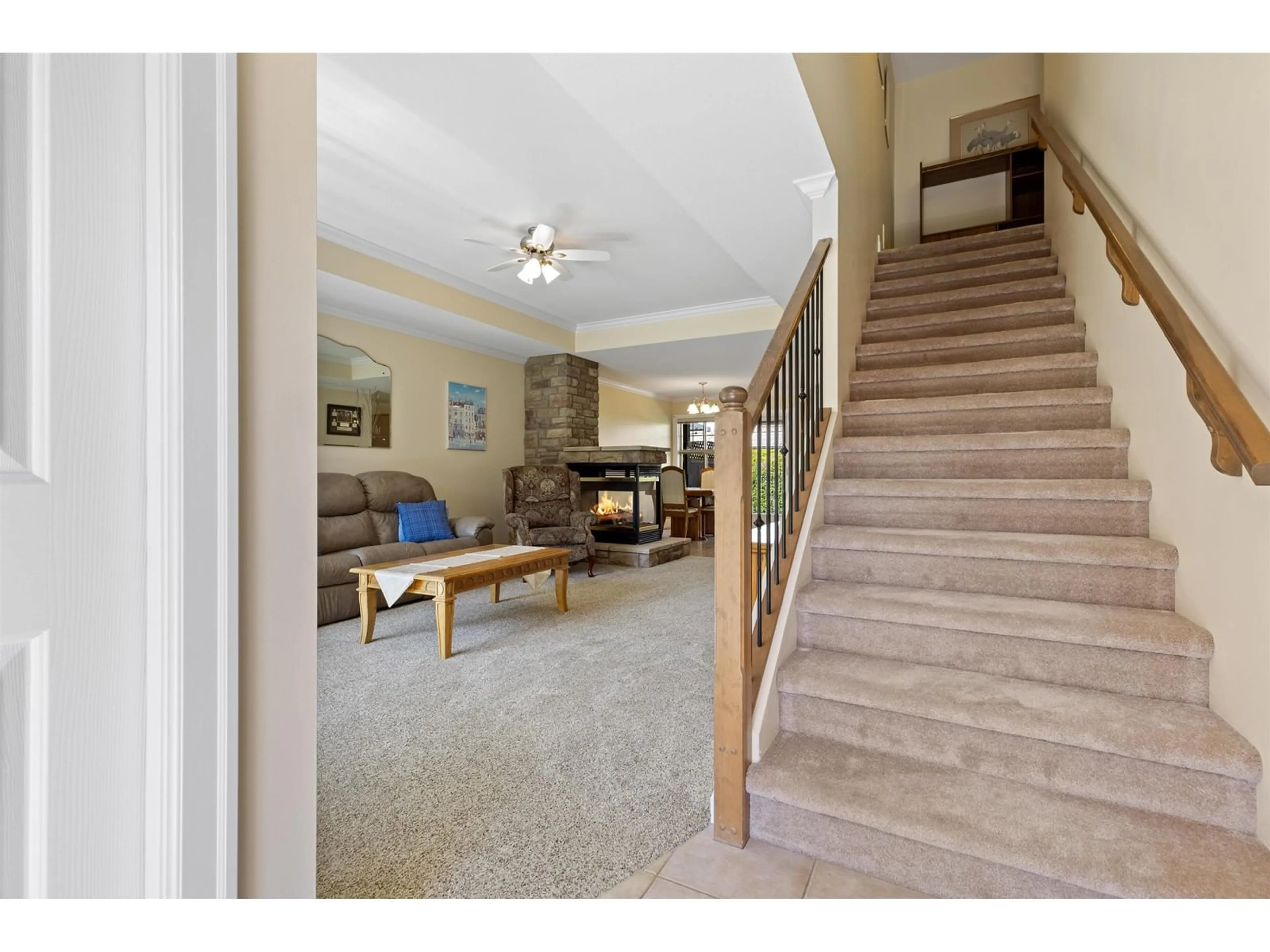 Indoor foyer for 45 - 6887 SHEFFIELD WAY, Chilliwack British Columbia V2R5V5