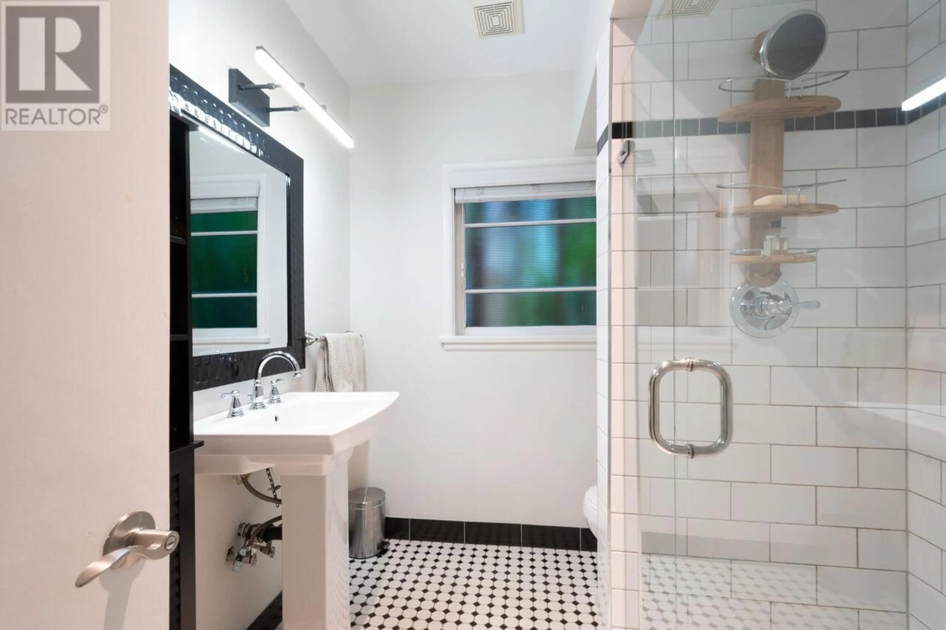 Contemporary bathroom, ceramic/tile floor for 1310 29TH STREET, West Vancouver British Columbia V7V4M6