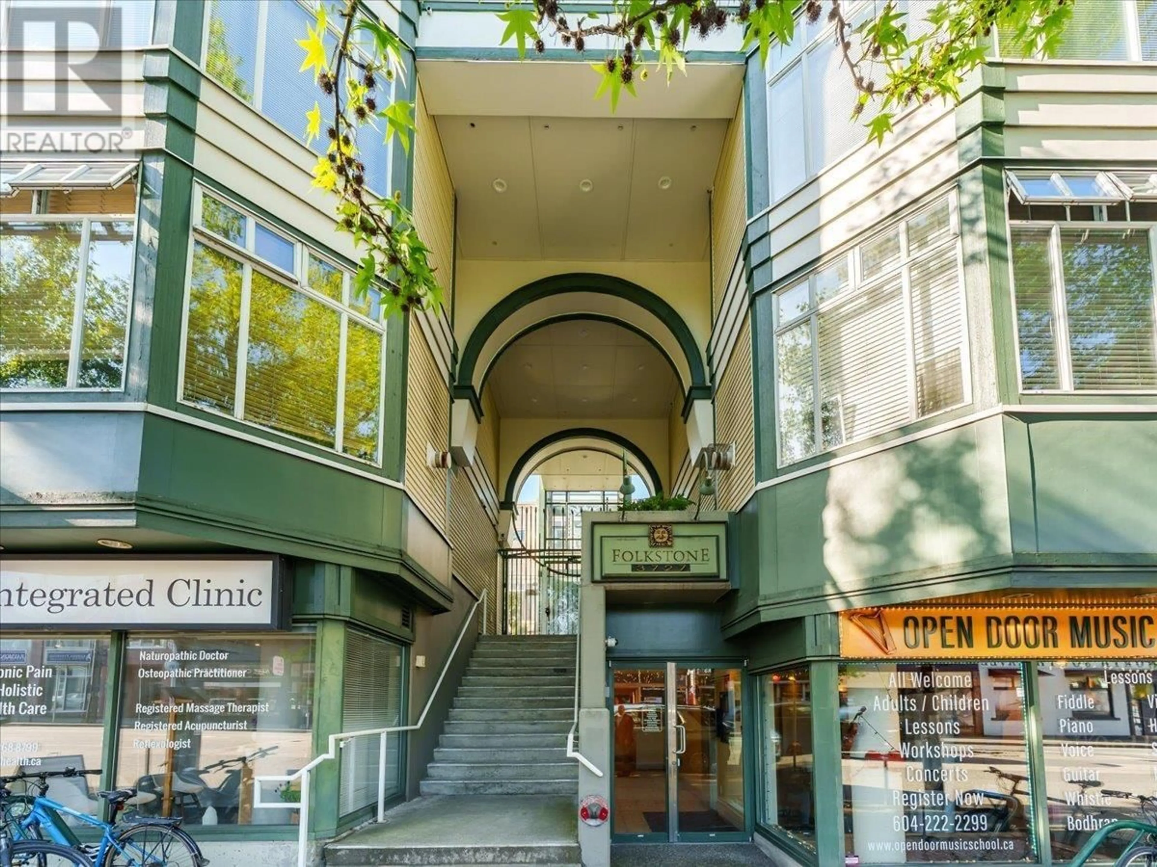 Indoor foyer for 211 - 3727 10TH AVENUE, Vancouver British Columbia V6R2G5