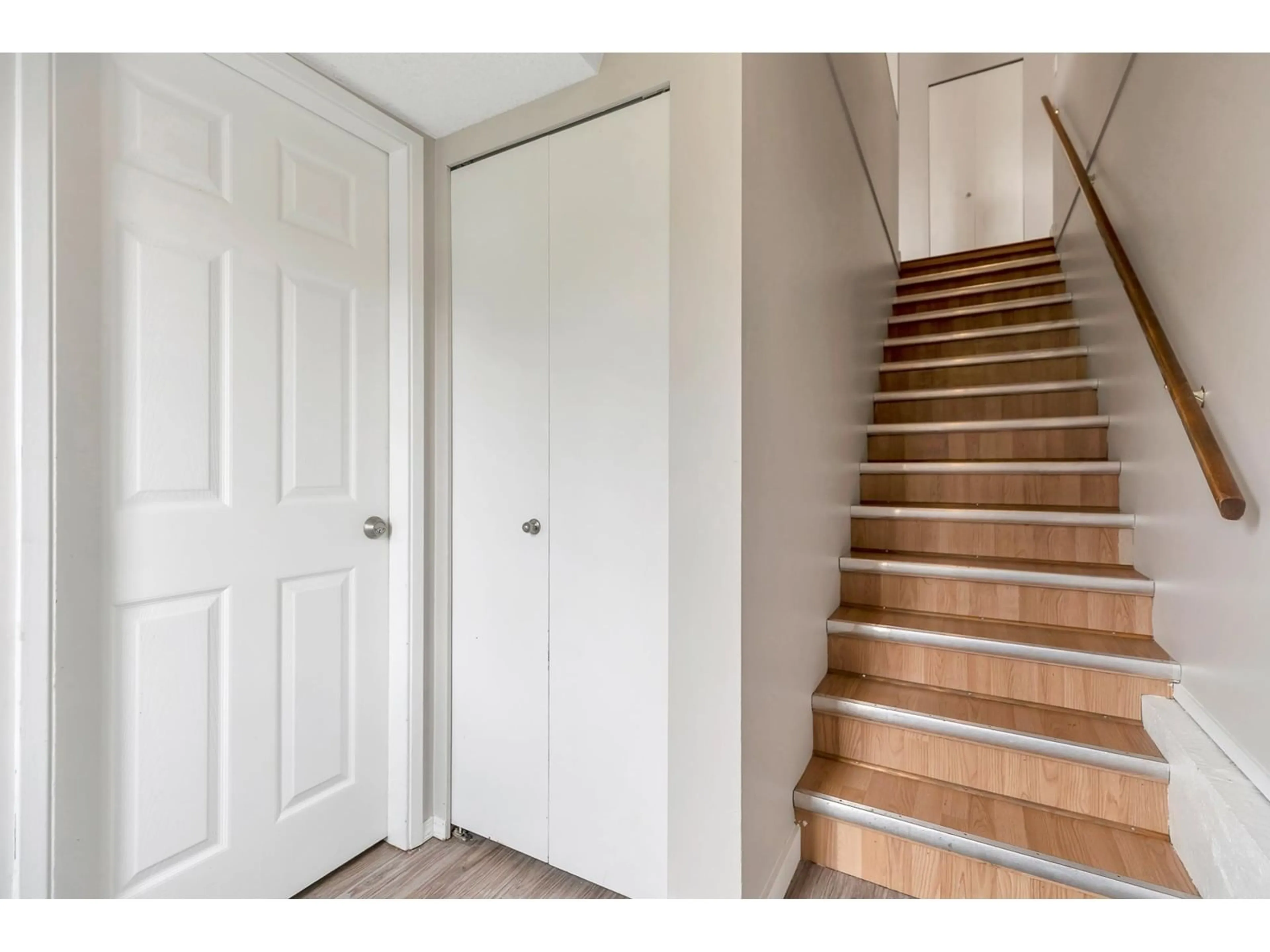 Indoor entryway for 45415 MCINTOSH DRIVE, Chilliwack British Columbia V2P6V4