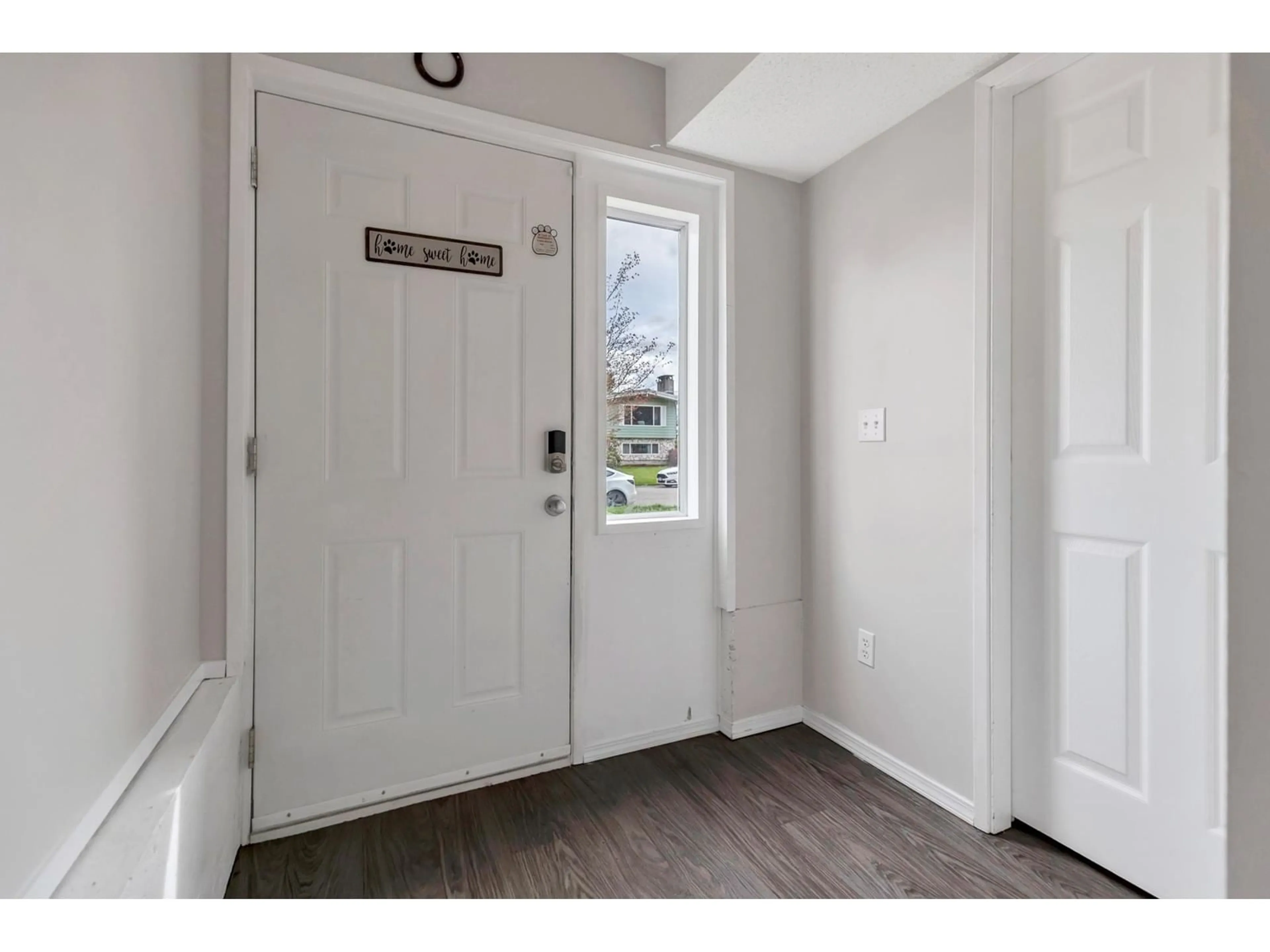 Indoor entryway for 45415 MCINTOSH DRIVE, Chilliwack British Columbia V2P6V4