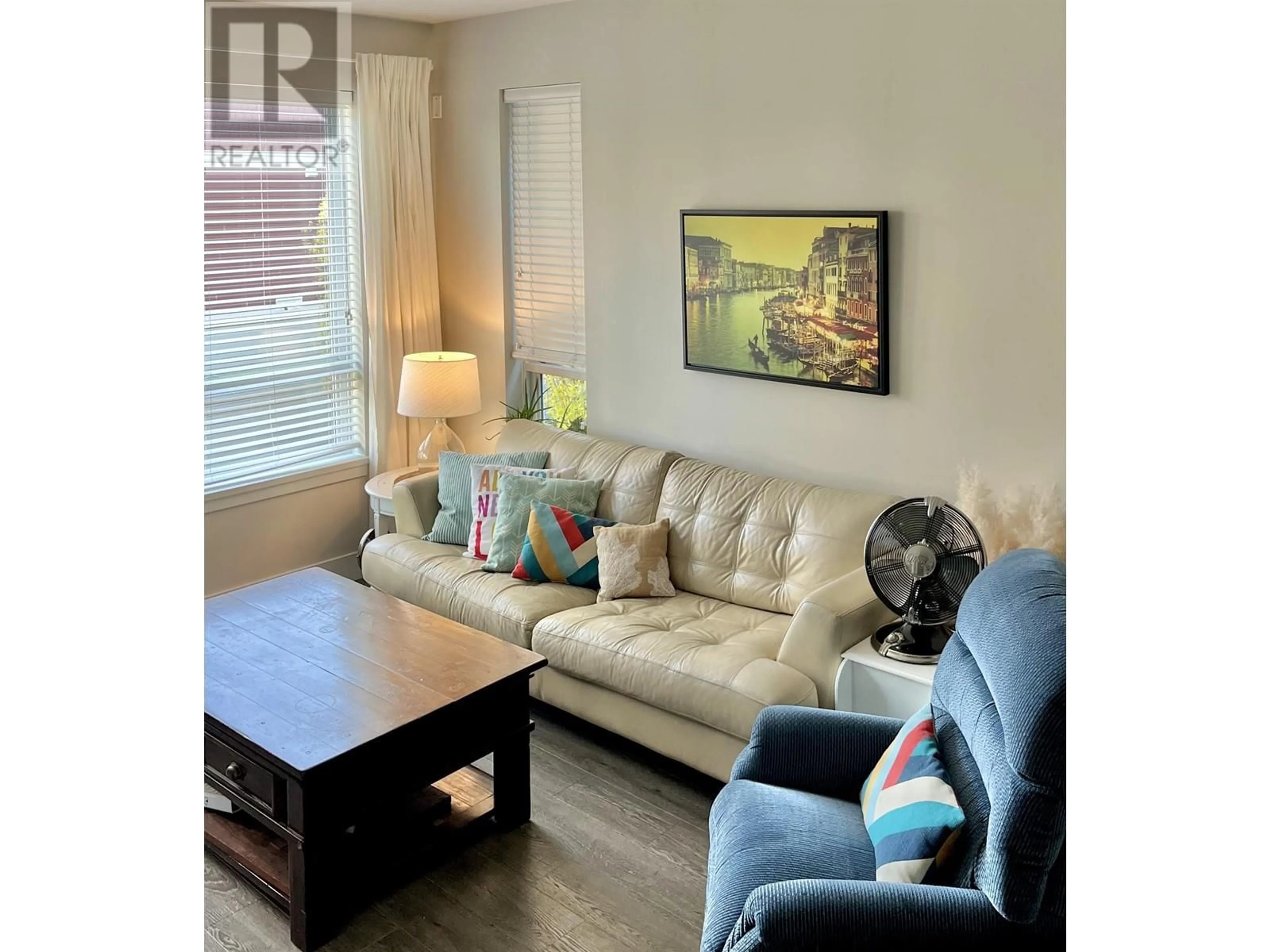Living room with furniture, wood/laminate floor for 507 - 4688 HAWK LANE, Delta British Columbia V4M0B7