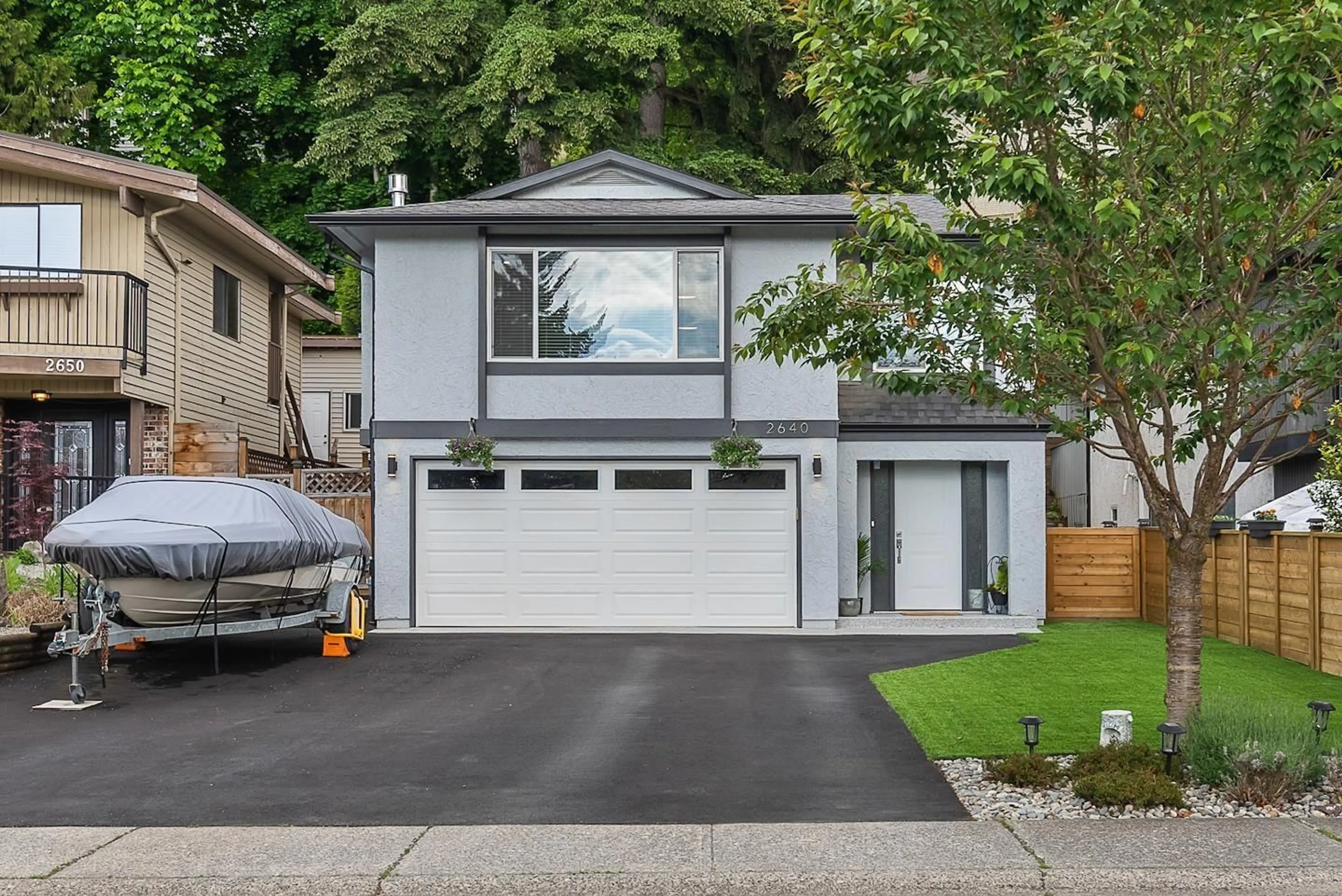 Home with vinyl exterior material, street for 2640 MARBLE HILL, Abbotsford British Columbia V3G1C3