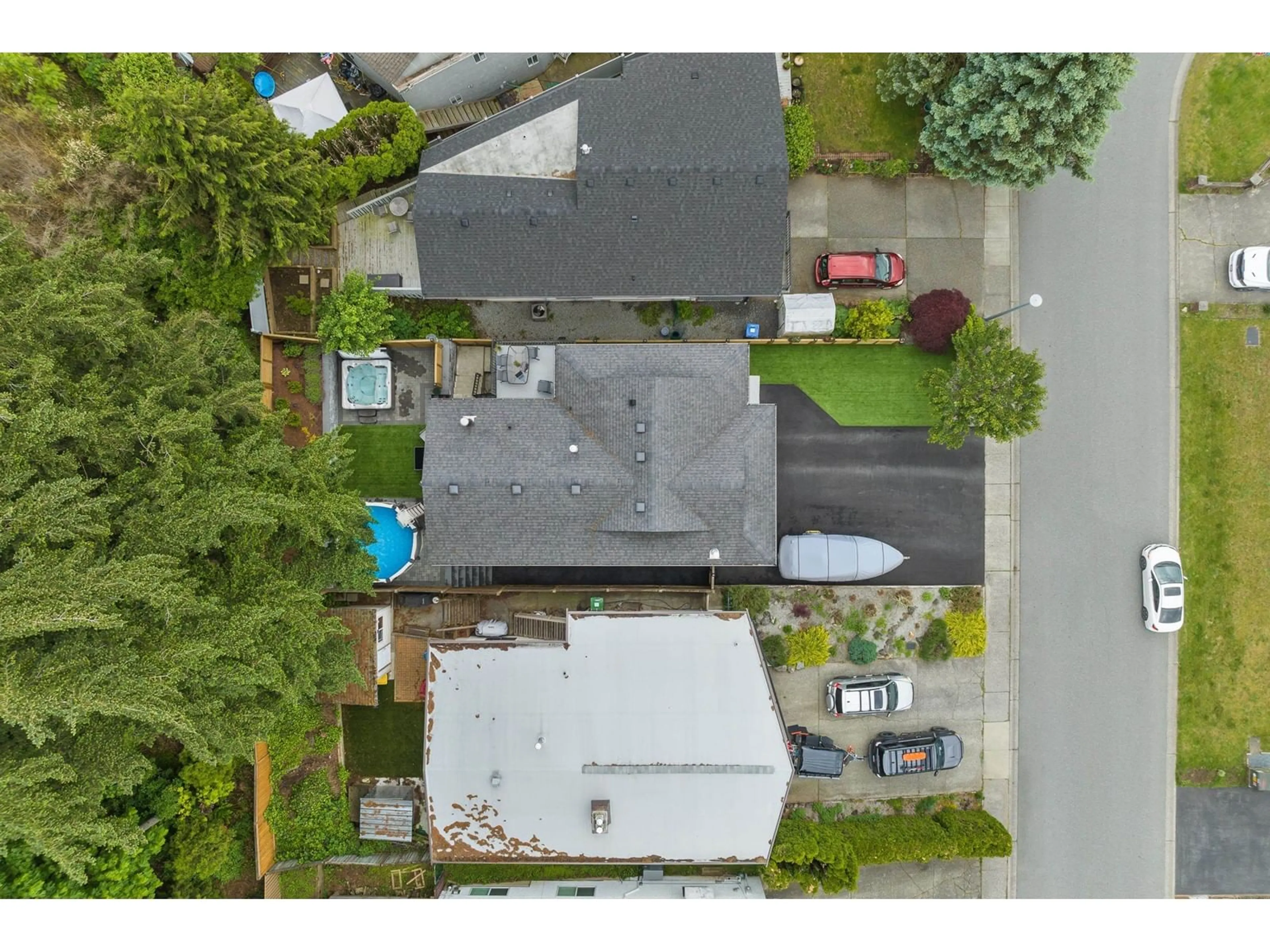 A pic from outside/outdoor area/front of a property/back of a property/a pic from drone, street for 2640 MARBLE HILL, Abbotsford British Columbia V3G1C3