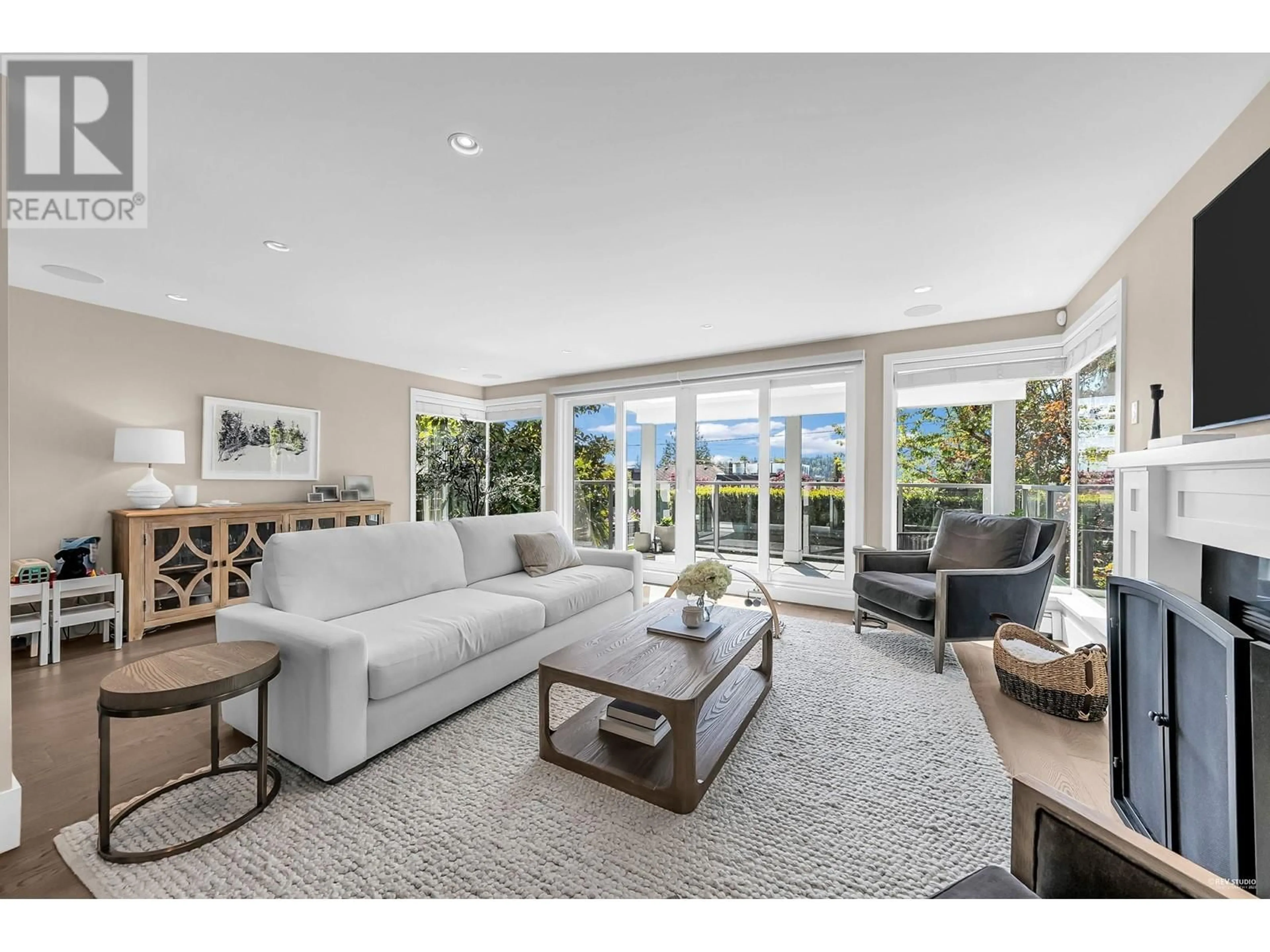 Living room with furniture, unknown for 1251 CLYDE AVENUE, West Vancouver British Columbia V7T1E6