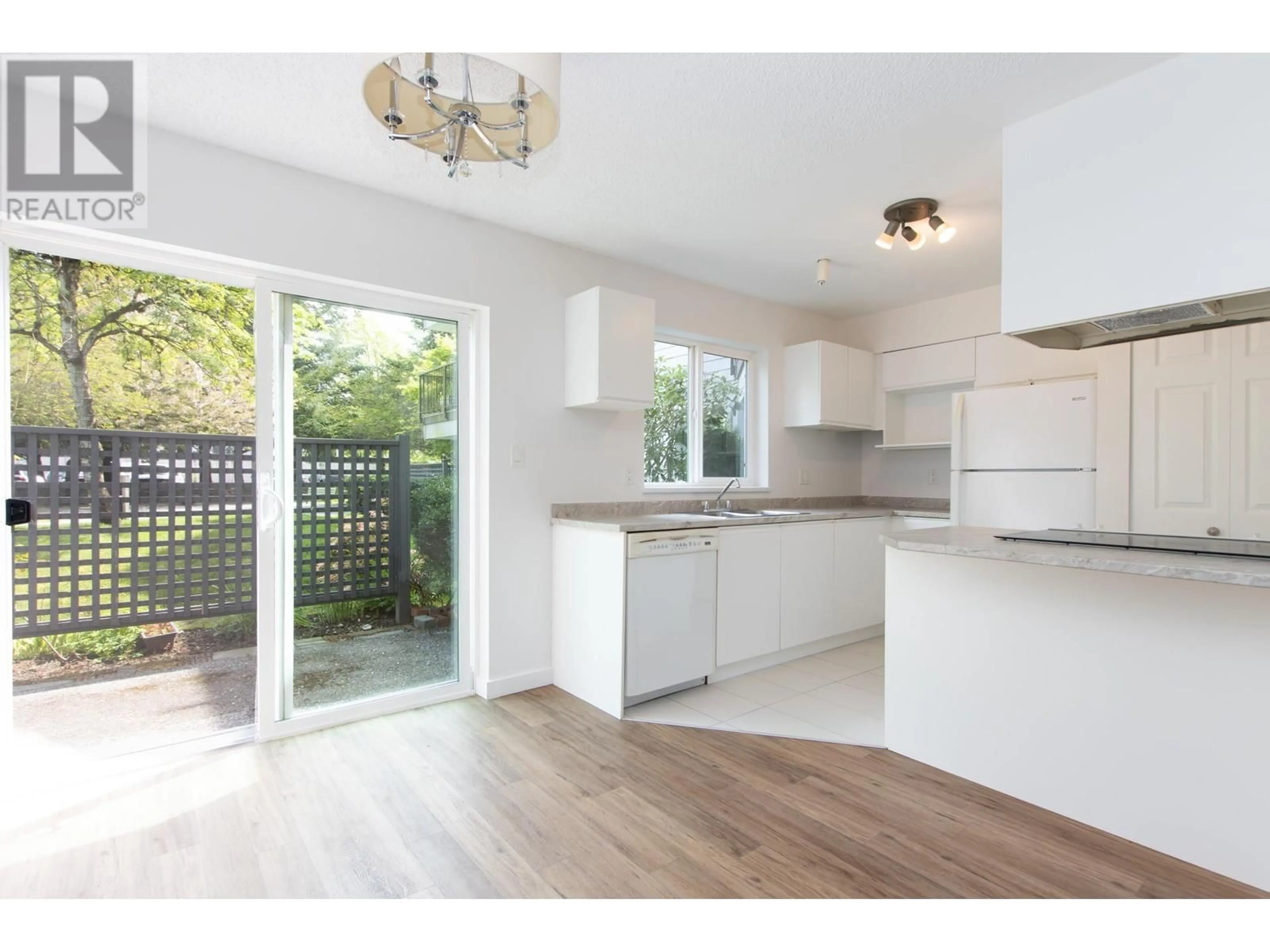 Open concept kitchen, wood/laminate floor for 108 - 40100 WILLOW CRESCENT, Squamish British Columbia V0N1T0