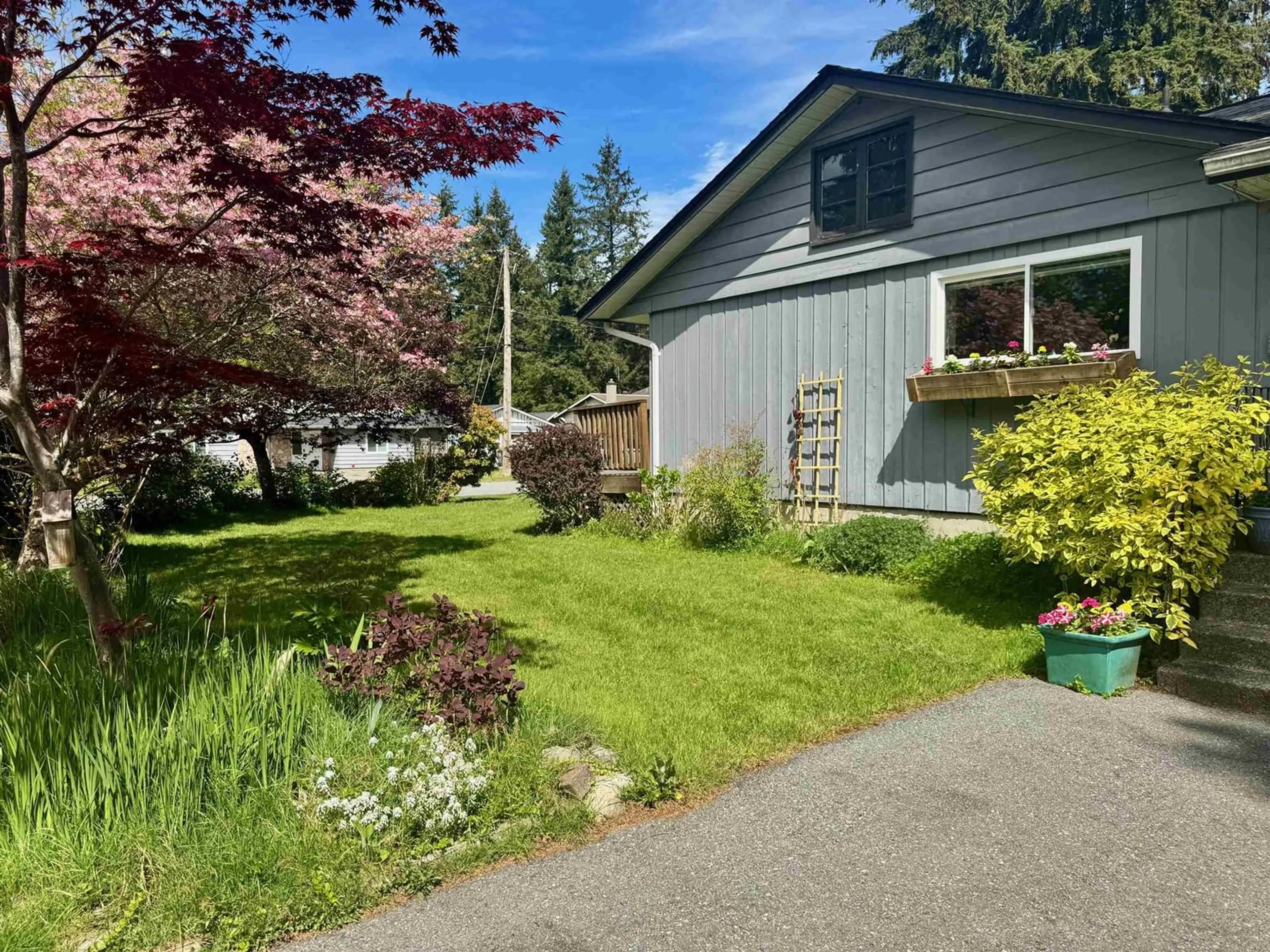 Home with vinyl exterior material, street for 3800 204, Langley British Columbia V3A1X4