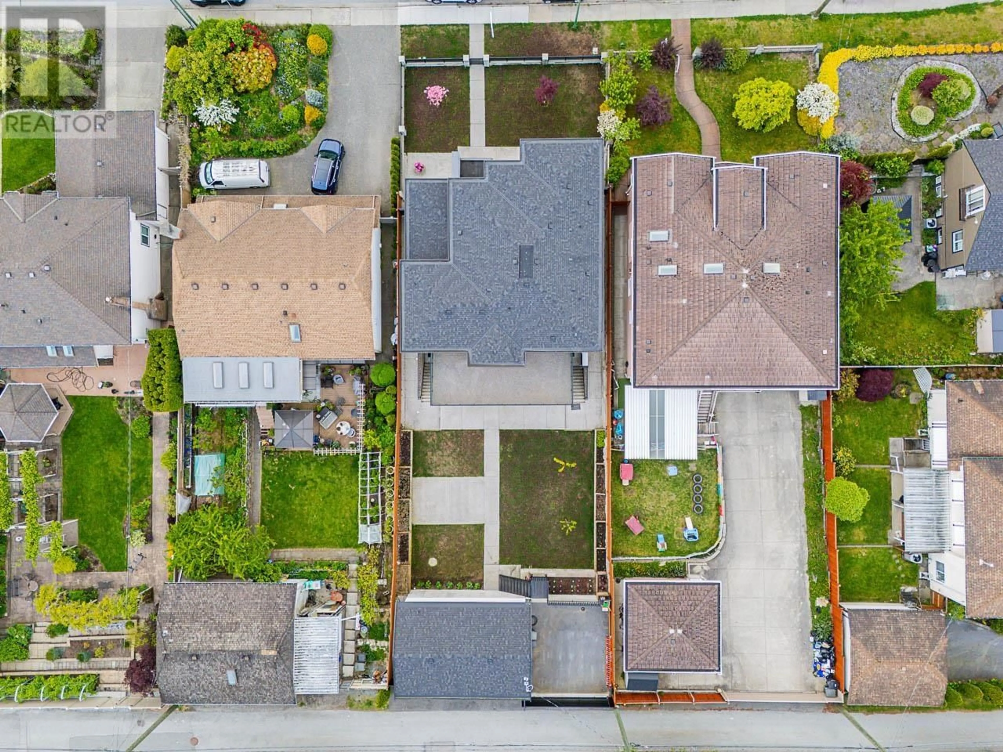 A pic from outside/outdoor area/front of a property/back of a property/a pic from drone, street for 8684 ARMSTRONG AVENUE, Burnaby British Columbia V3N2H6