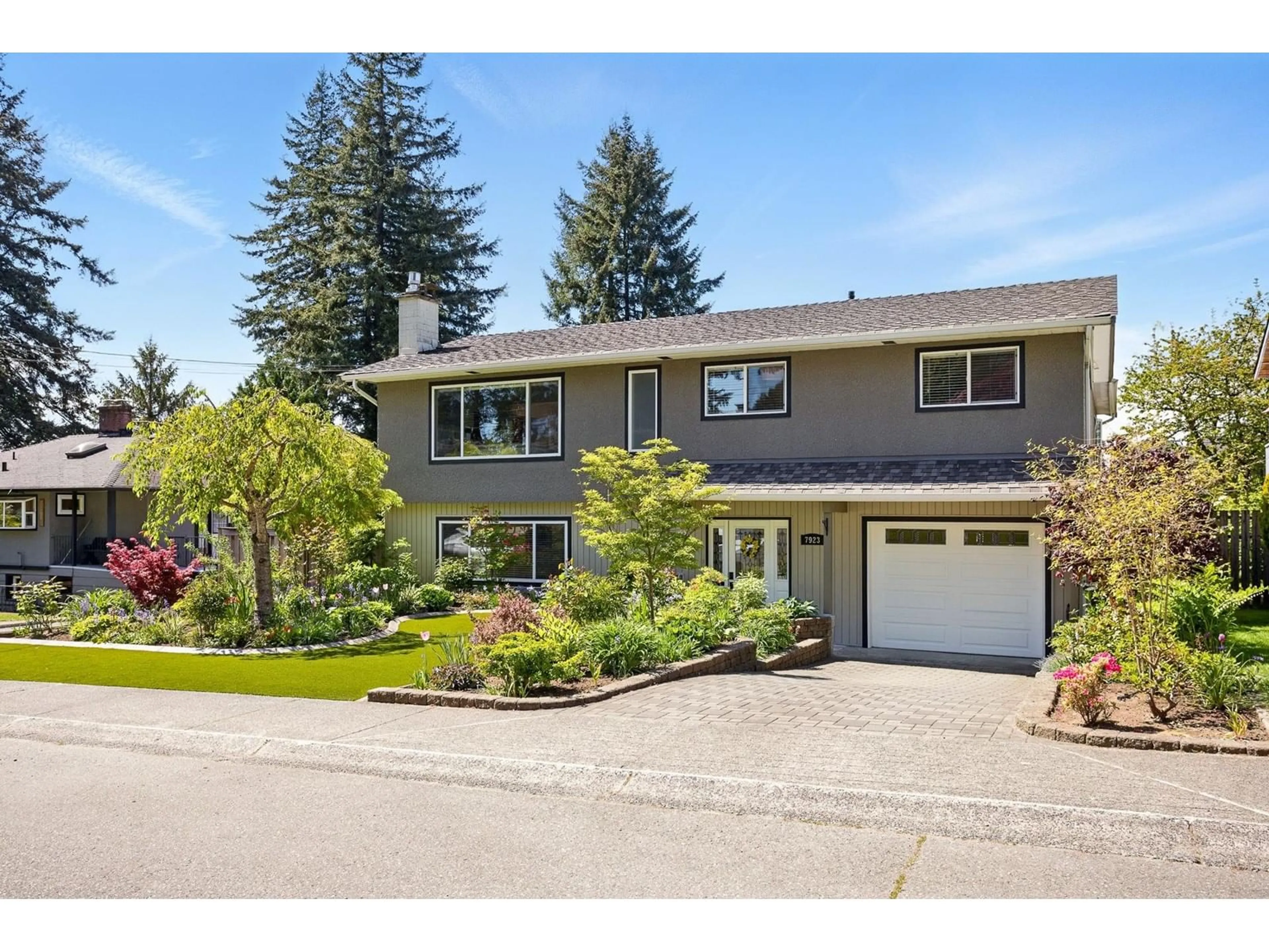 Home with vinyl exterior material, street for 7923 109A, Delta British Columbia V4C4G7