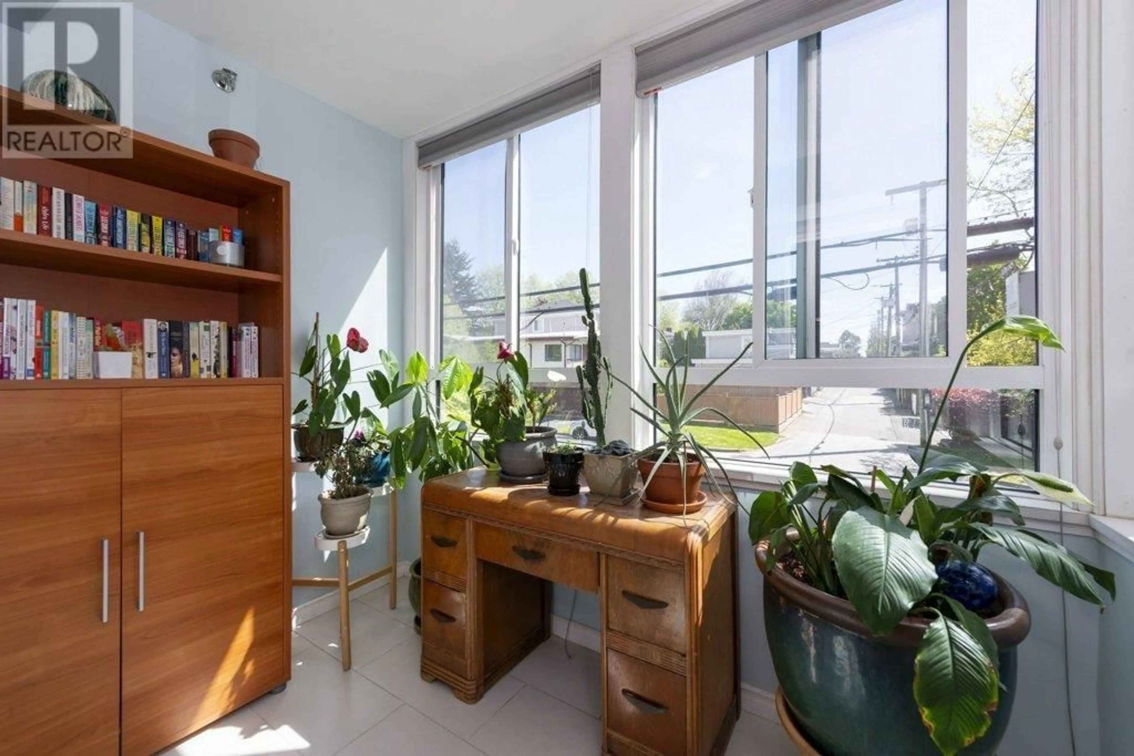 Unknown for 203 - 2405 KAMLOOPS STREET, Vancouver British Columbia V5M4V6