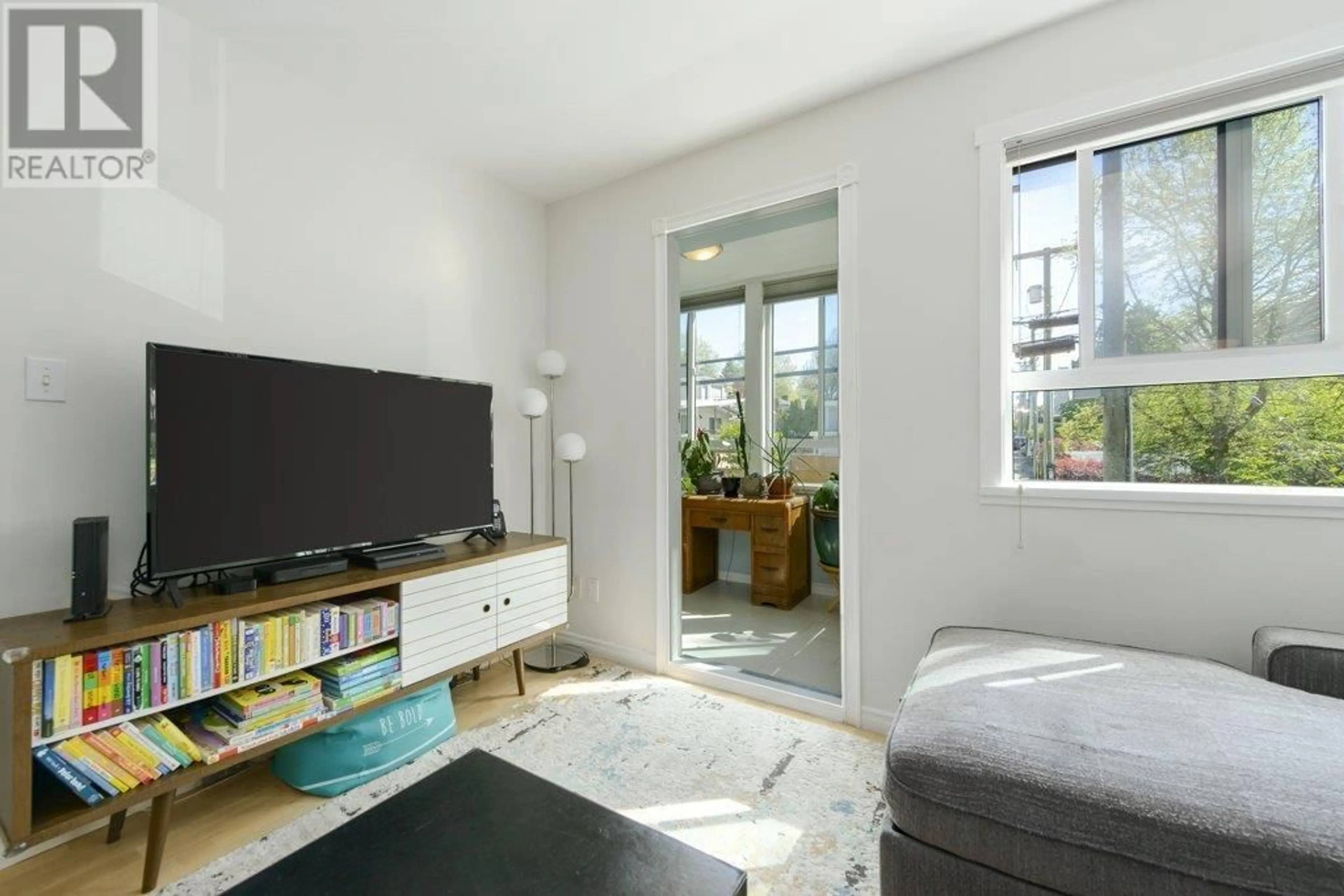 A pic of a room for 203 - 2405 KAMLOOPS STREET, Vancouver British Columbia V5M4V6