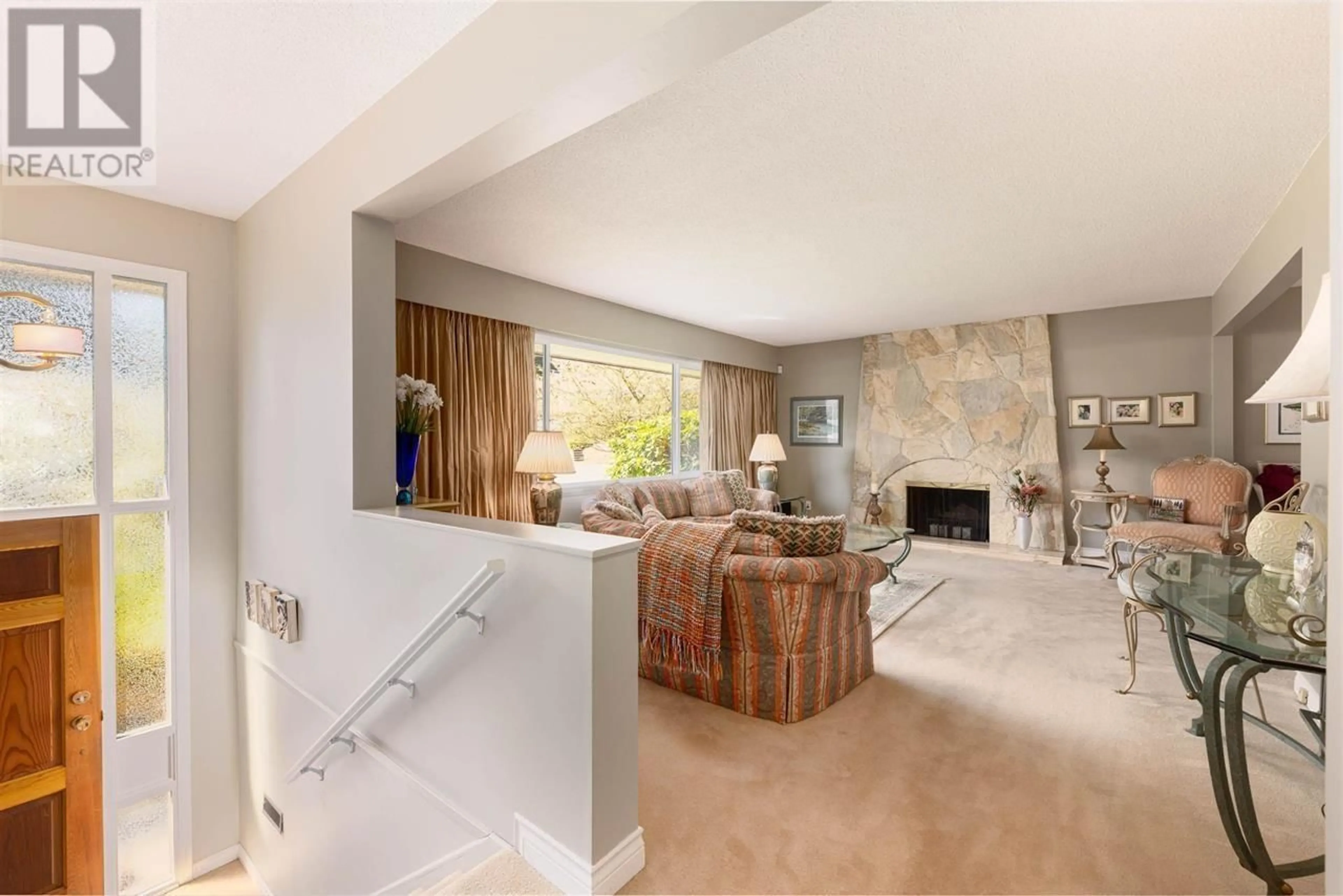 Living room with furniture, unknown for 2363 DARNELL COURT, Coquitlam British Columbia V3J6X6