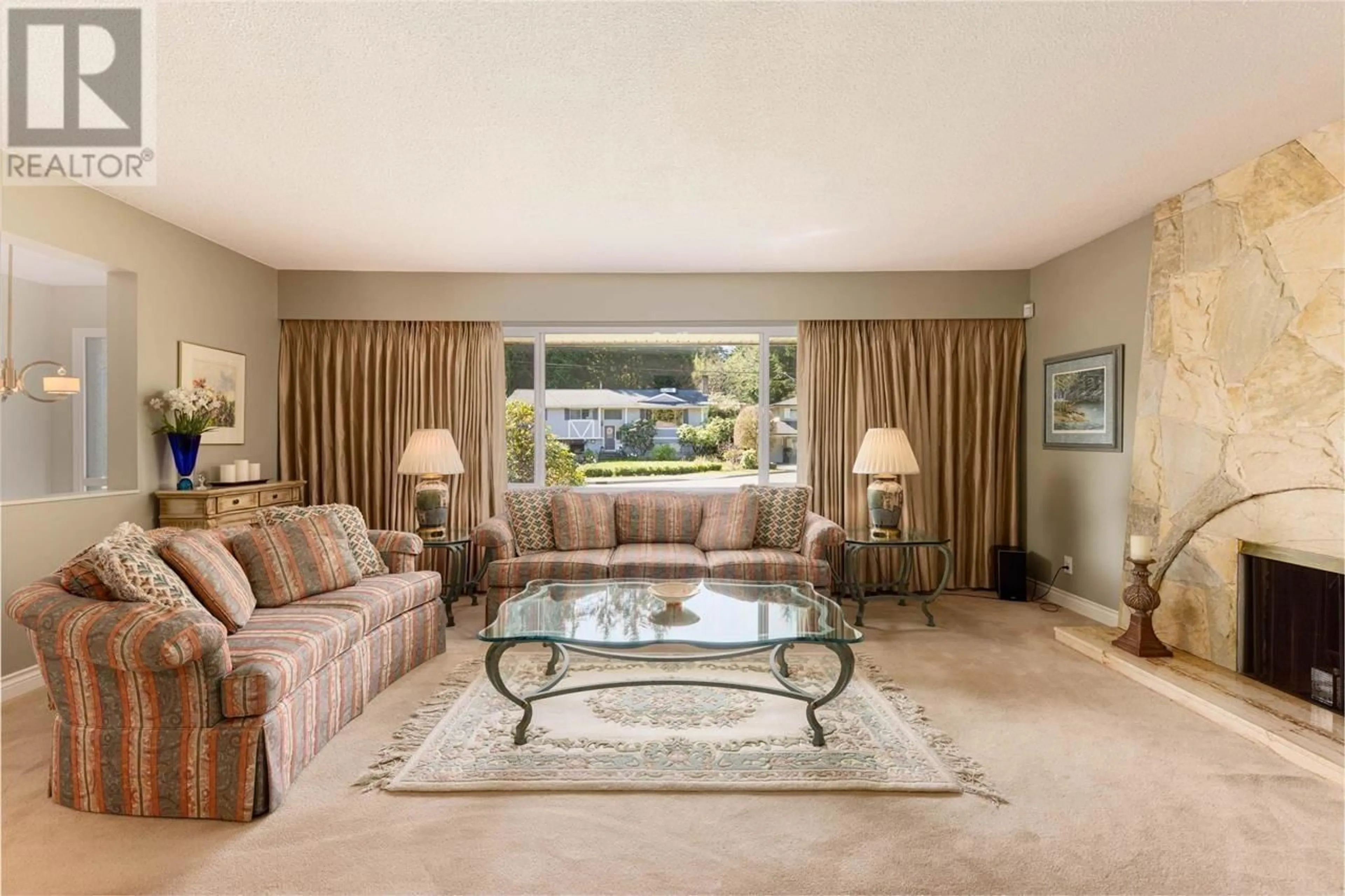 Living room with furniture, carpet floor for 2363 DARNELL COURT, Coquitlam British Columbia V3J6X6