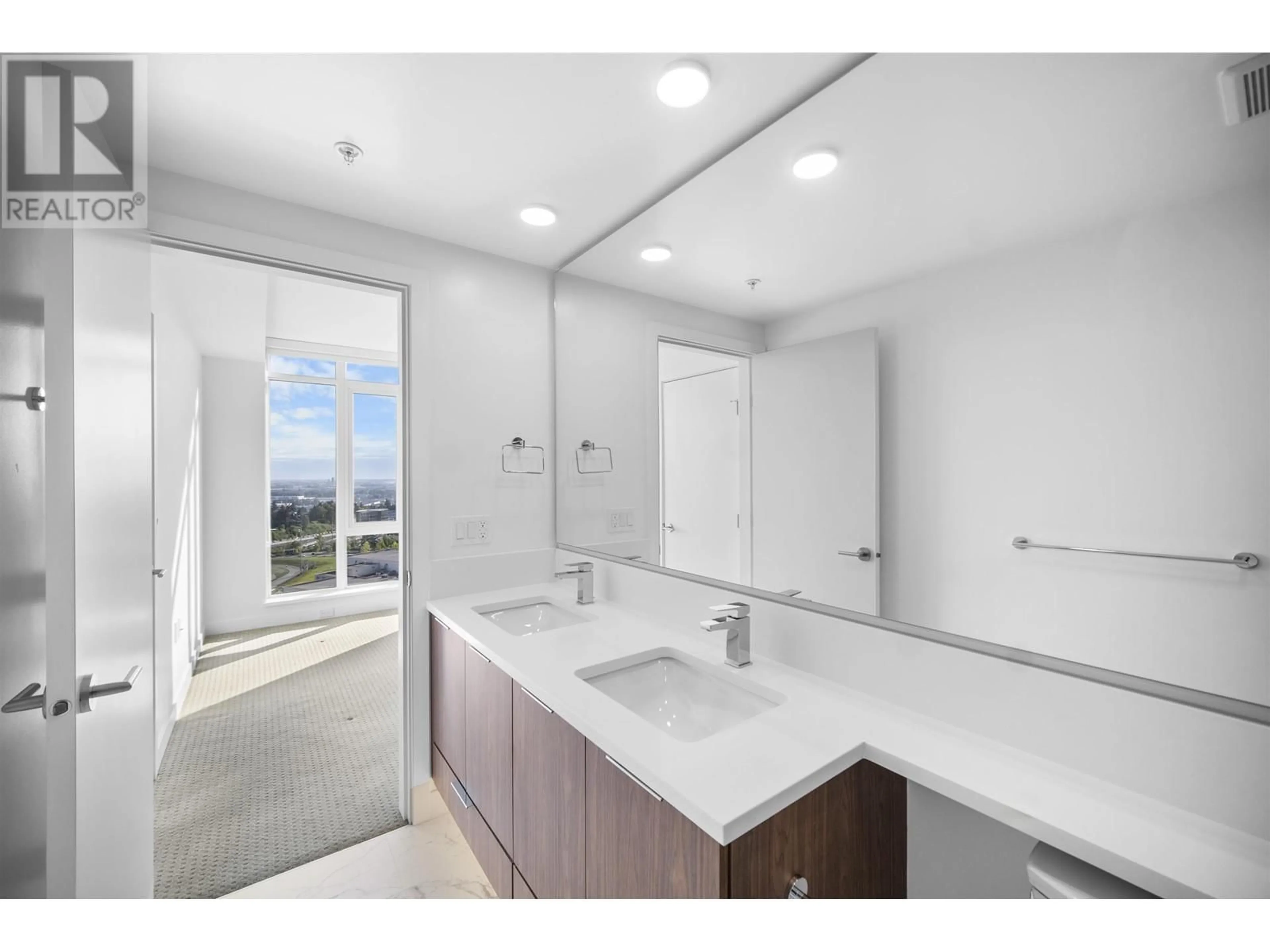 Standard bathroom, ceramic/tile floor for 1607 - 7683 PARK CRESCENT, Burnaby British Columbia V3N0J3