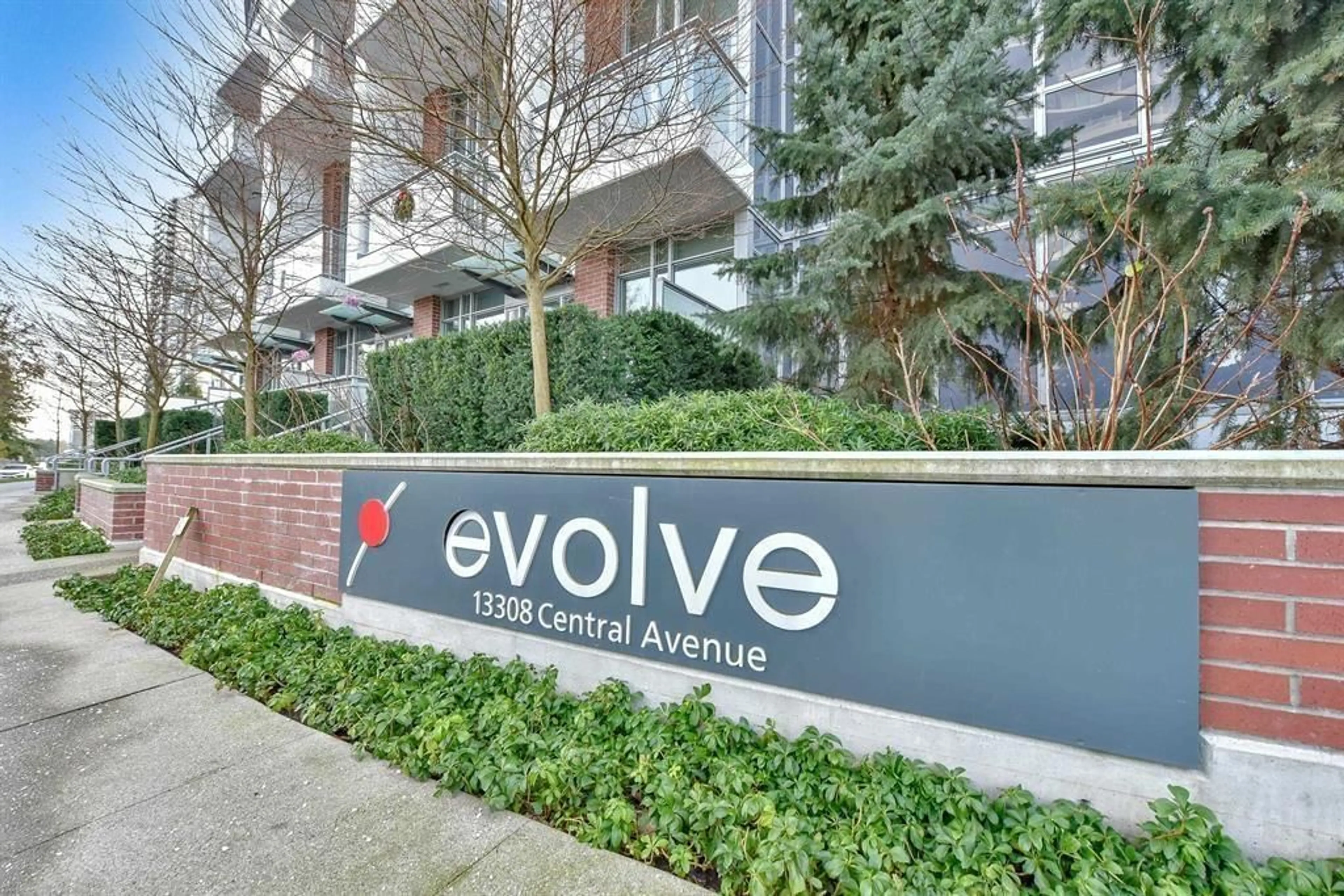 Indoor foyer for 803 - 13308 CENTRAL, Surrey British Columbia V3T0M4