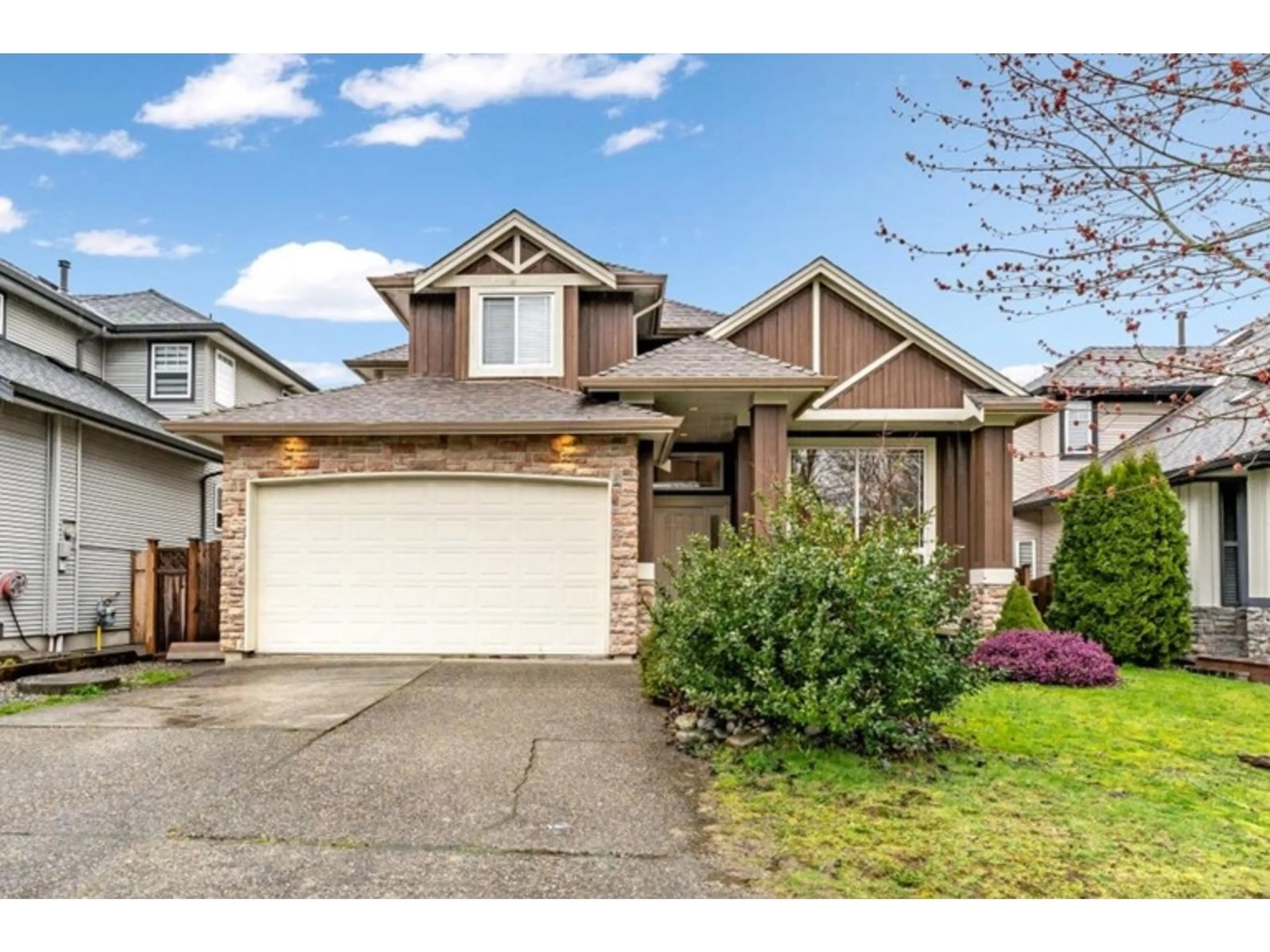Home with vinyl exterior material, street for 16955 84, Surrey British Columbia V4N4V3