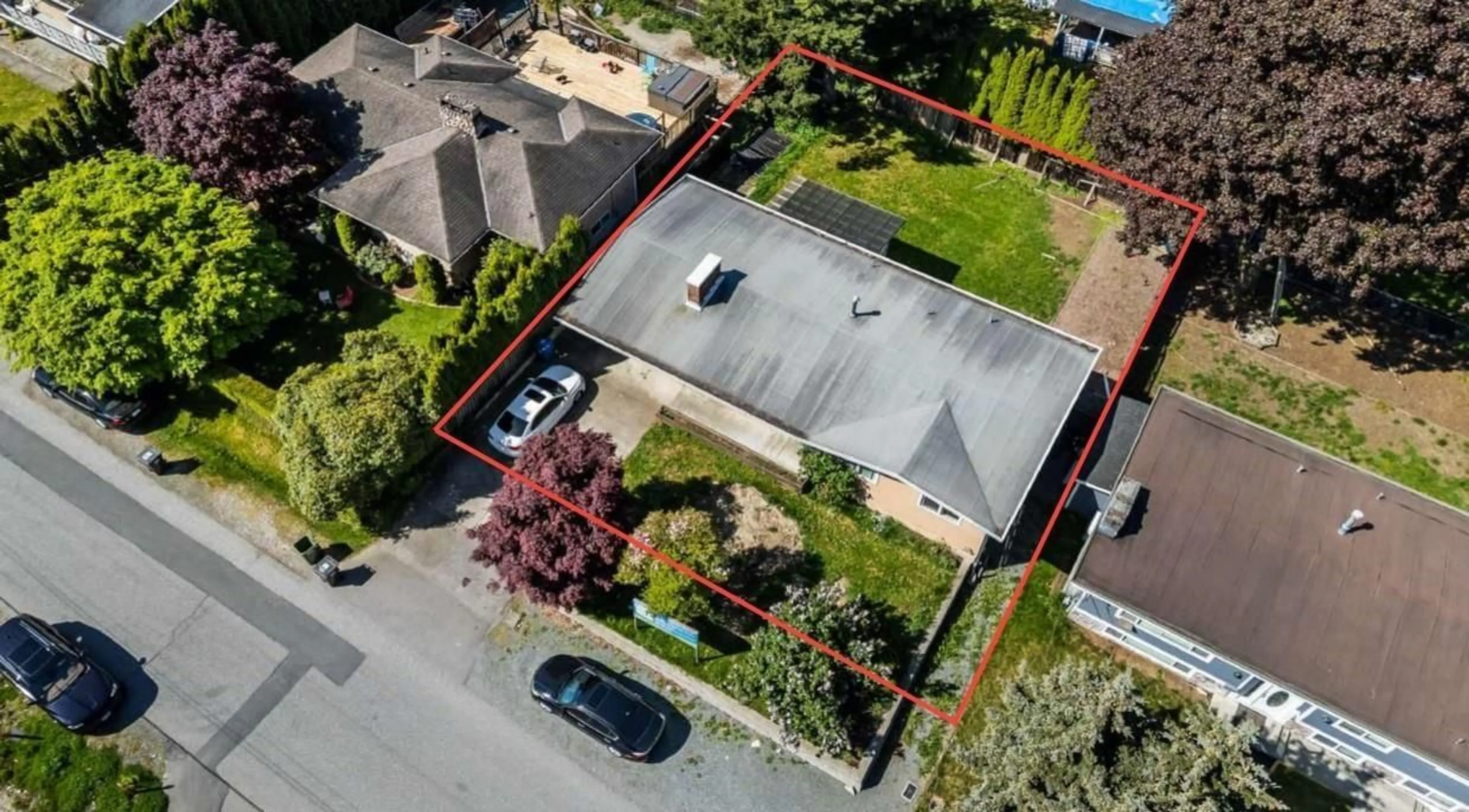A pic from outside/outdoor area/front of a property/back of a property/a pic from drone, street for 2519 MAGNOLIA, Abbotsford British Columbia V2T3N1
