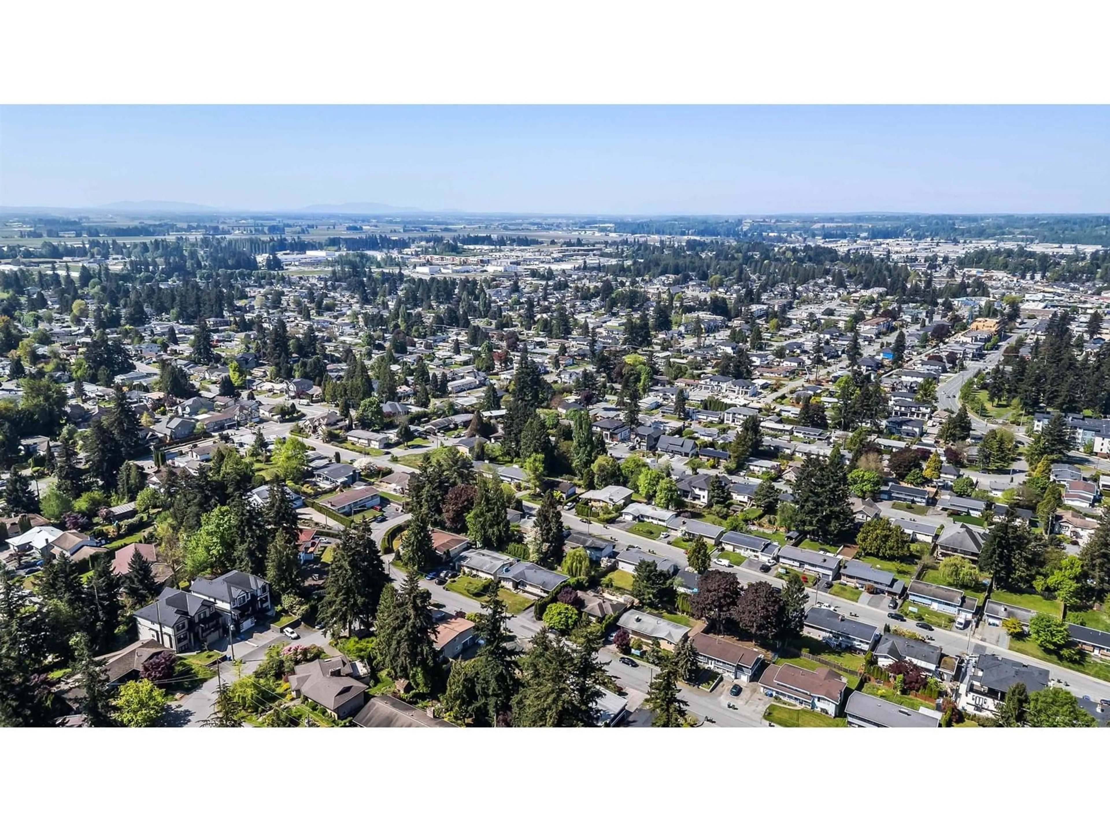A pic from outside/outdoor area/front of a property/back of a property/a pic from drone, mountain view for 2519 MAGNOLIA, Abbotsford British Columbia V2T3N1
