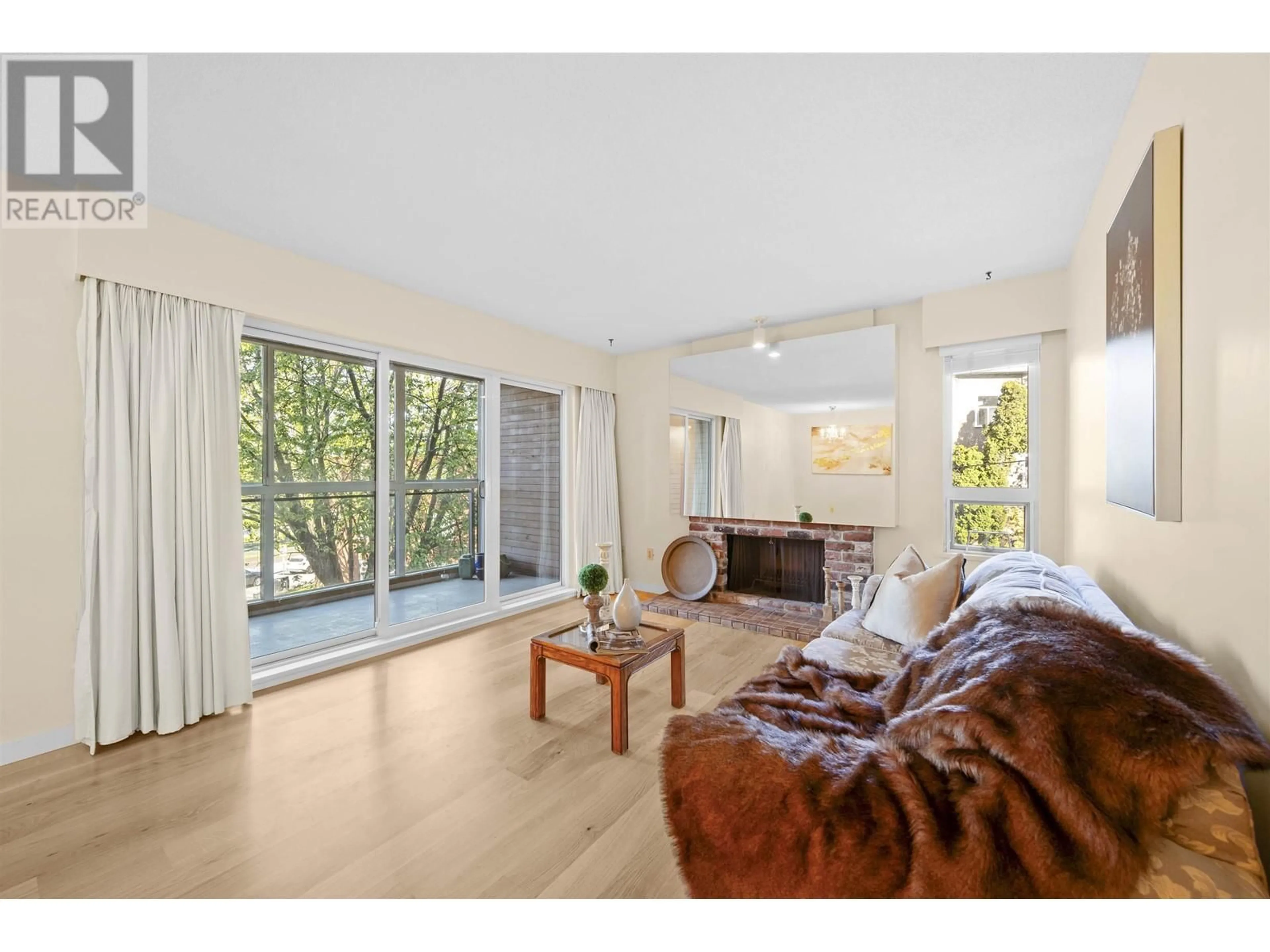 Living room with furniture, wood/laminate floor for 303 - 2410 CORNWALL AVENUE, Vancouver British Columbia V6K1B8