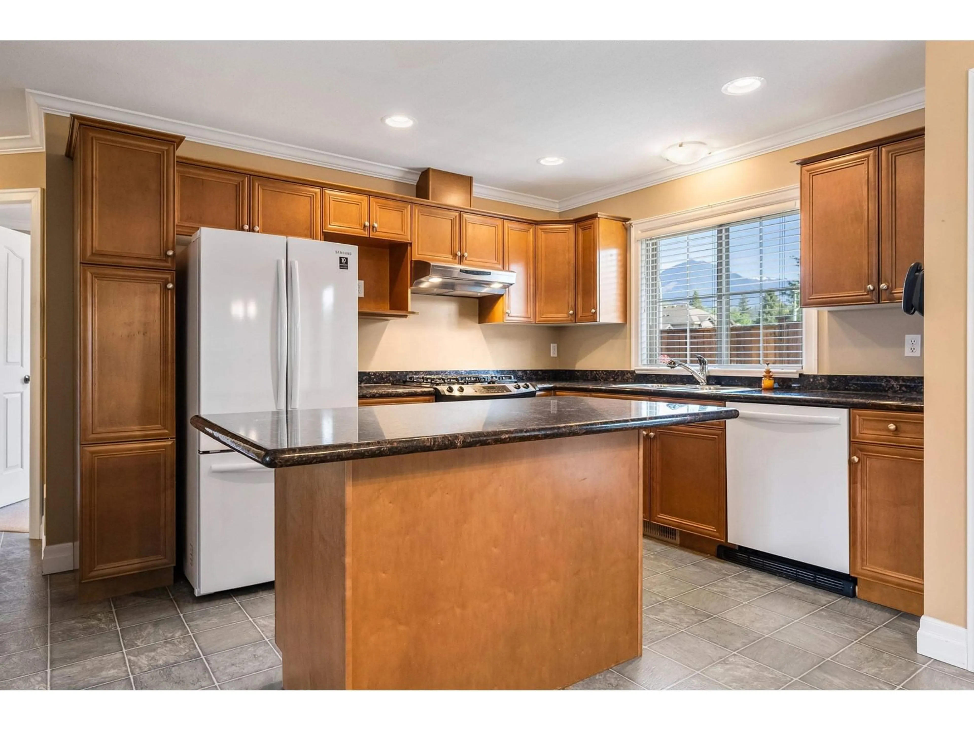 Open concept kitchen, ceramic/tile floor for 2 - 6449 BLACKWOOD LANE, Chilliwack British Columbia V2R5X5