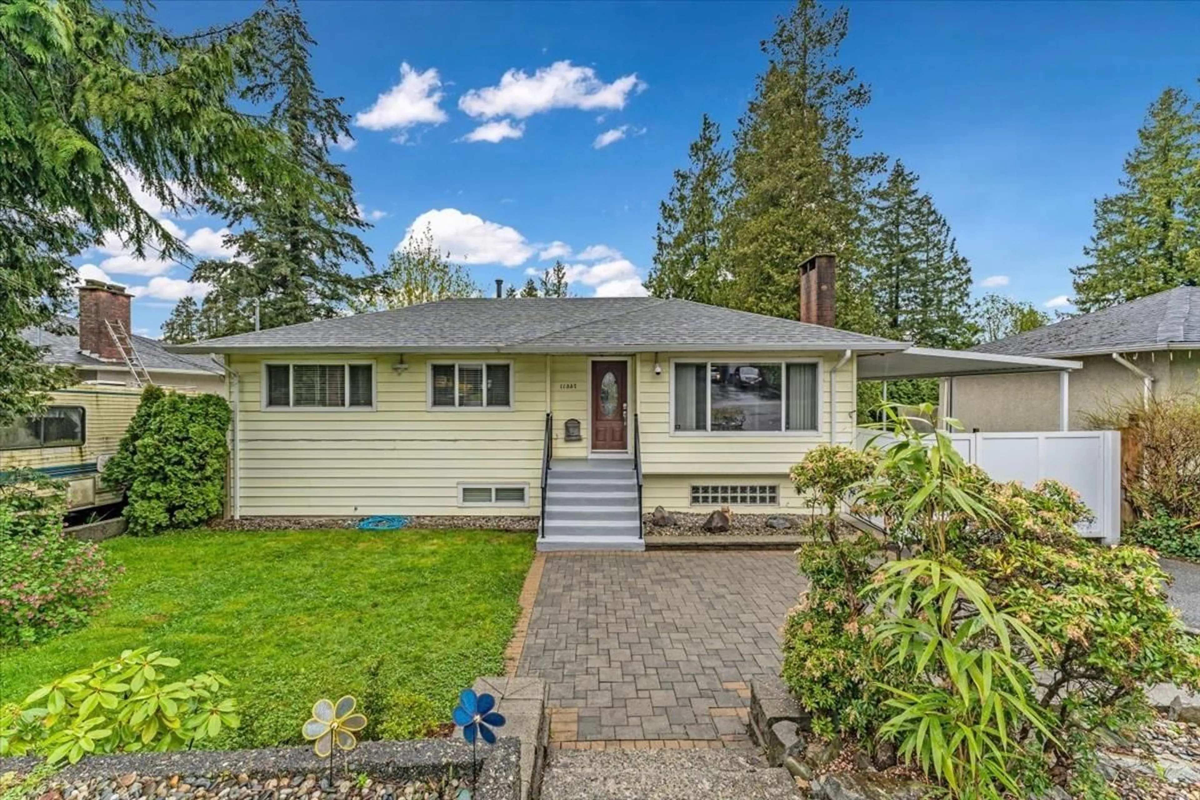 Home with vinyl exterior material, street for 11337 LANSDOWNE, Surrey British Columbia V3R4Z8