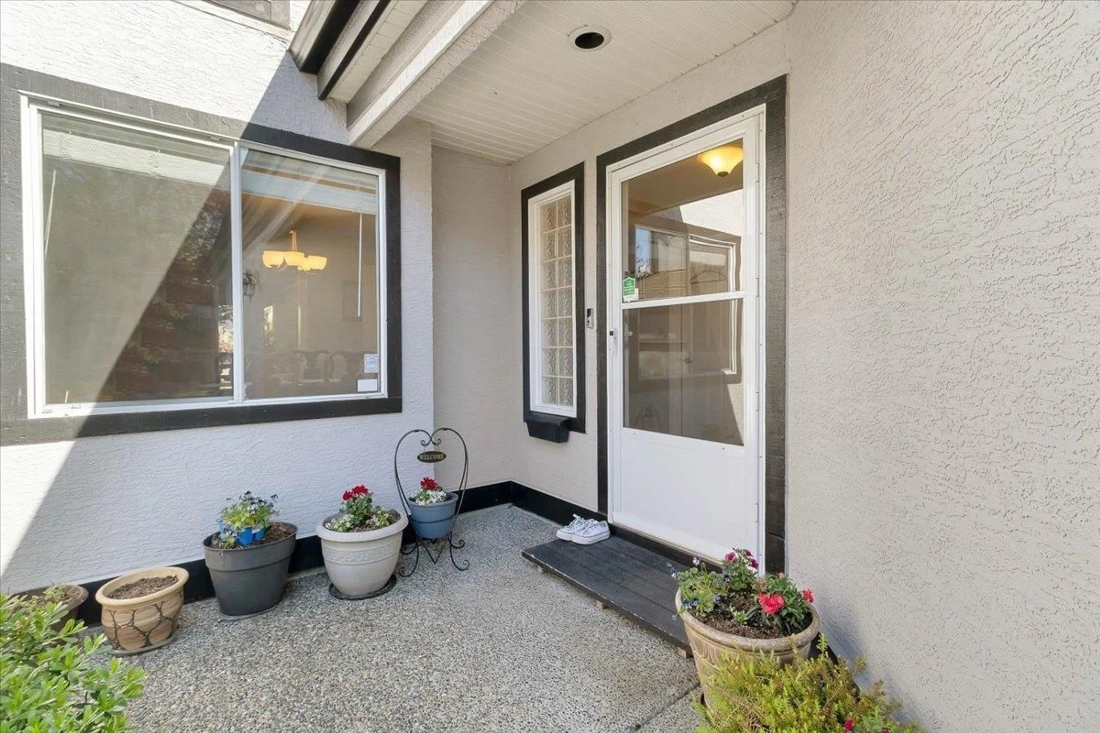 Indoor entryway for 2 - 8567 164, Surrey British Columbia V4N3K4