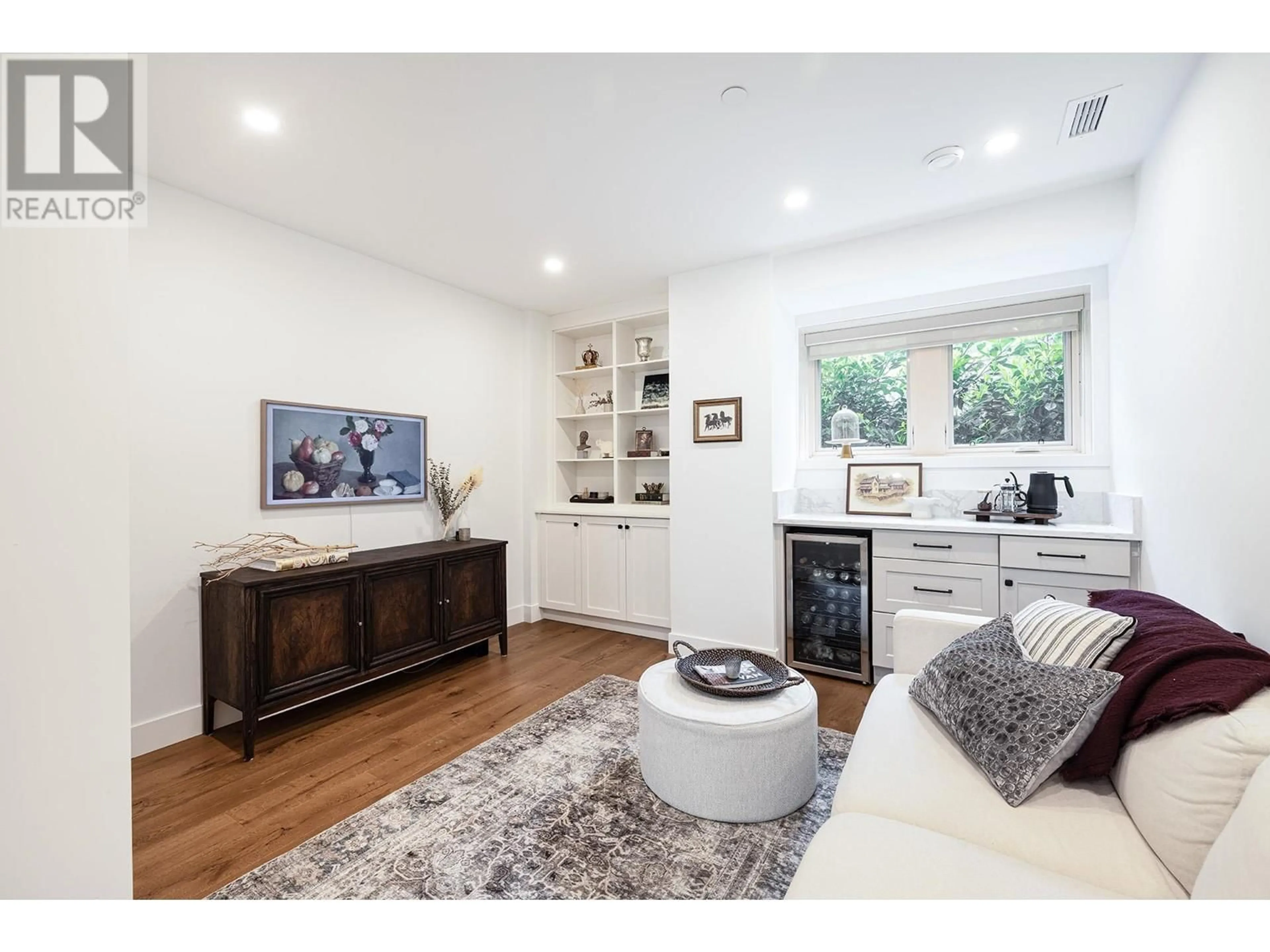 Living room with furniture, wood/laminate floor for 5471 WALES STREET, Vancouver British Columbia V5R3M9