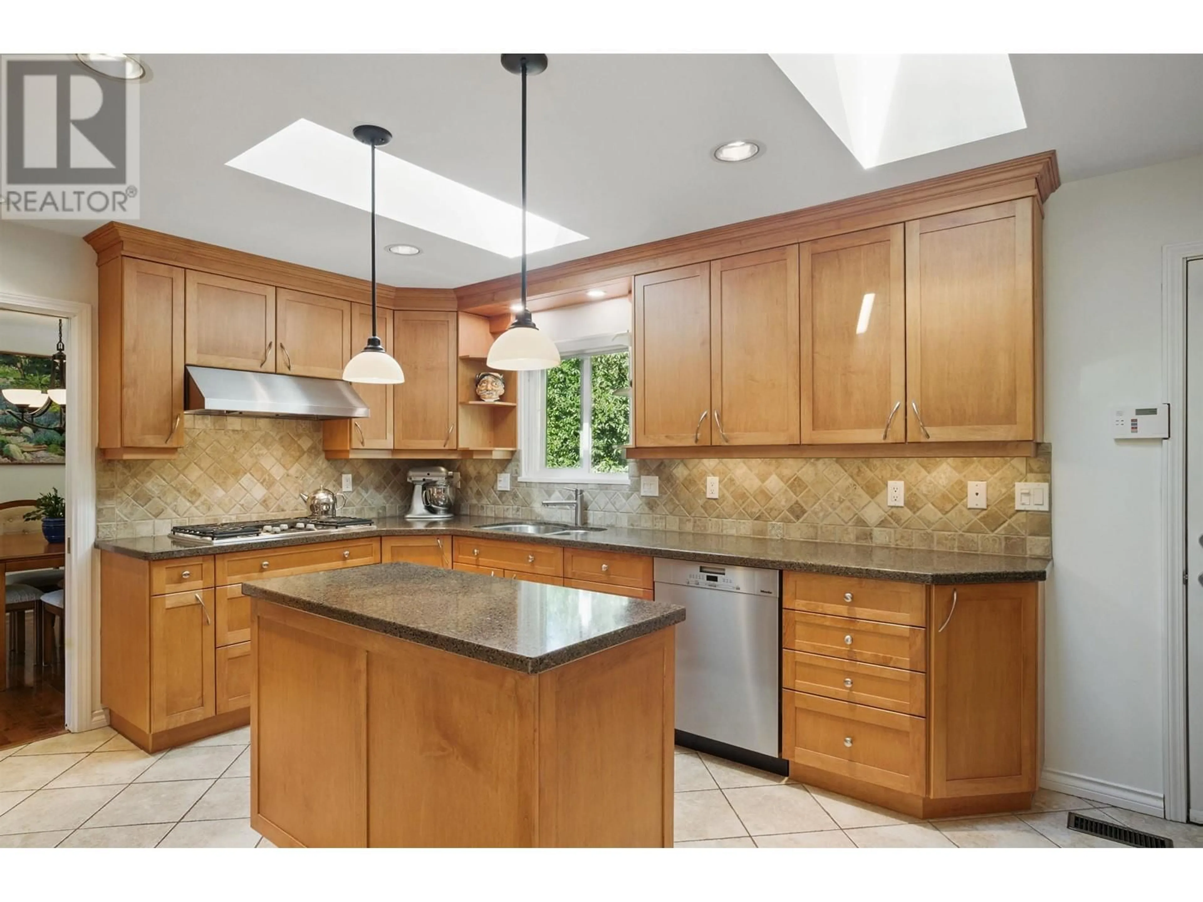 Unknown for 3670 RUTHERFORD CRESCENT, North Vancouver British Columbia V7N2C7
