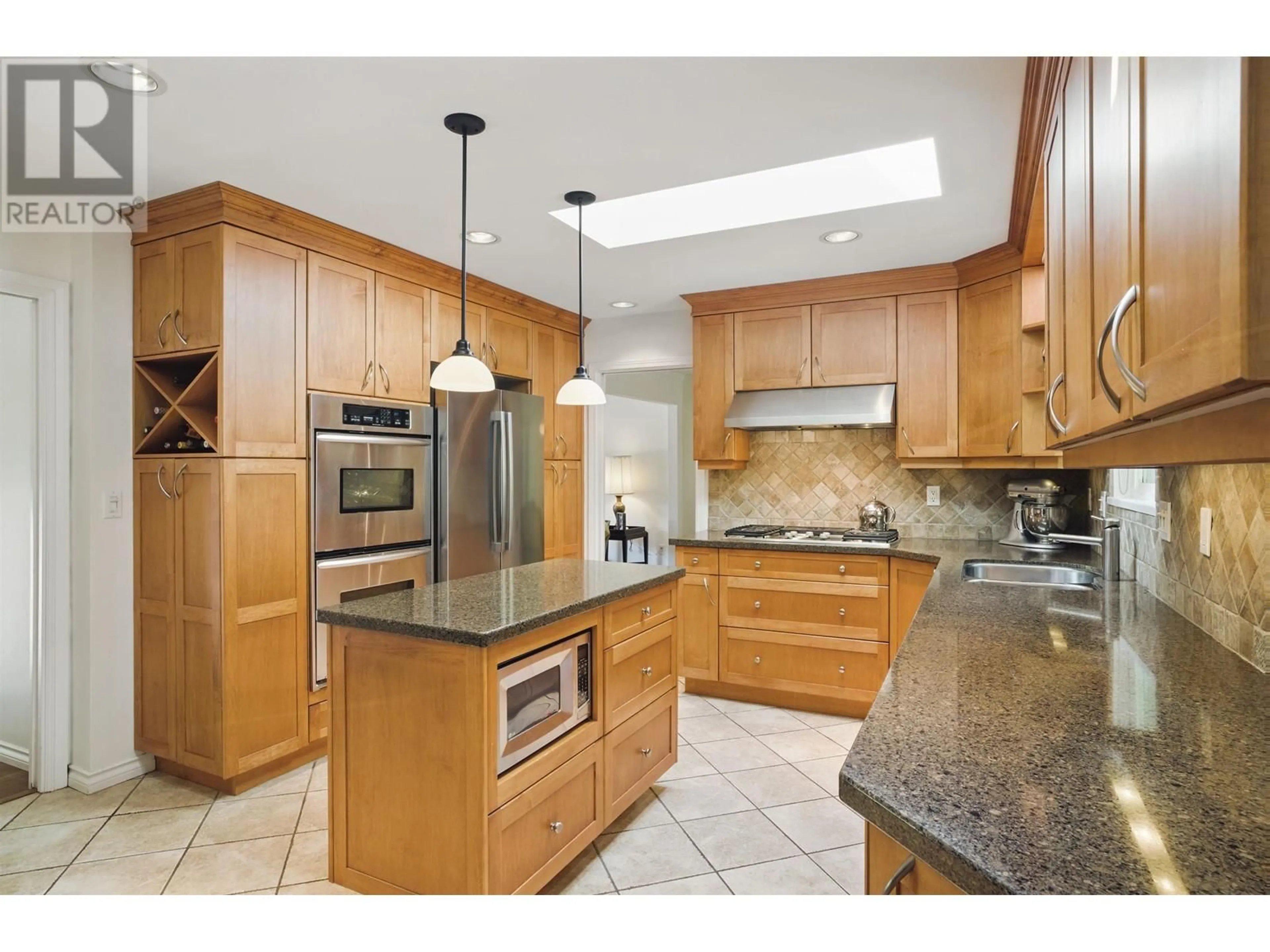 Open concept kitchen, ceramic/tile floor for 3670 RUTHERFORD CRESCENT, North Vancouver British Columbia V7N2C7