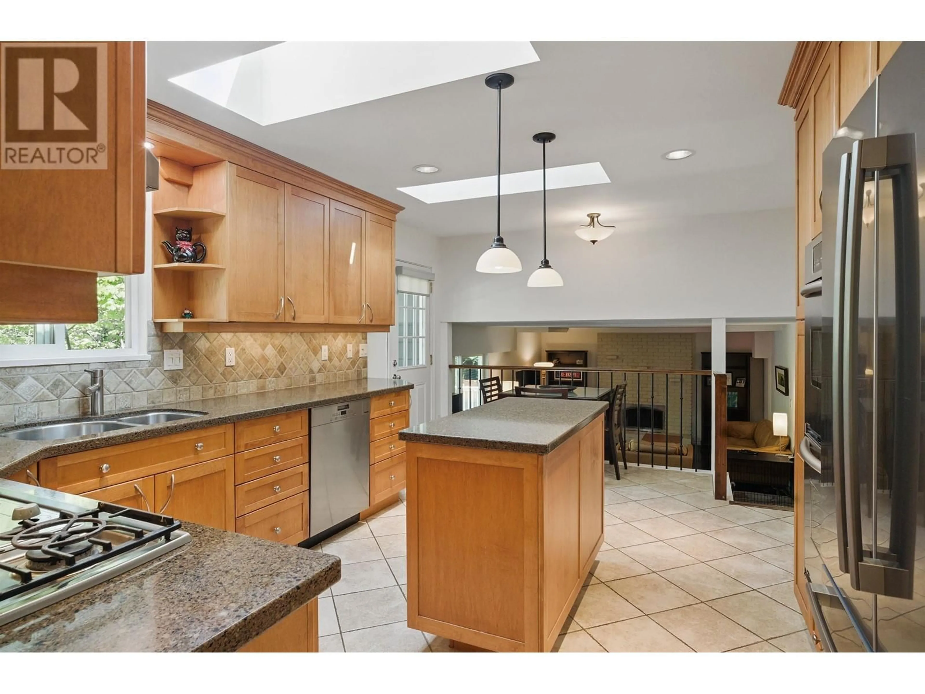 Open concept kitchen, ceramic/tile floor for 3670 RUTHERFORD CRESCENT, North Vancouver British Columbia V7N2C7